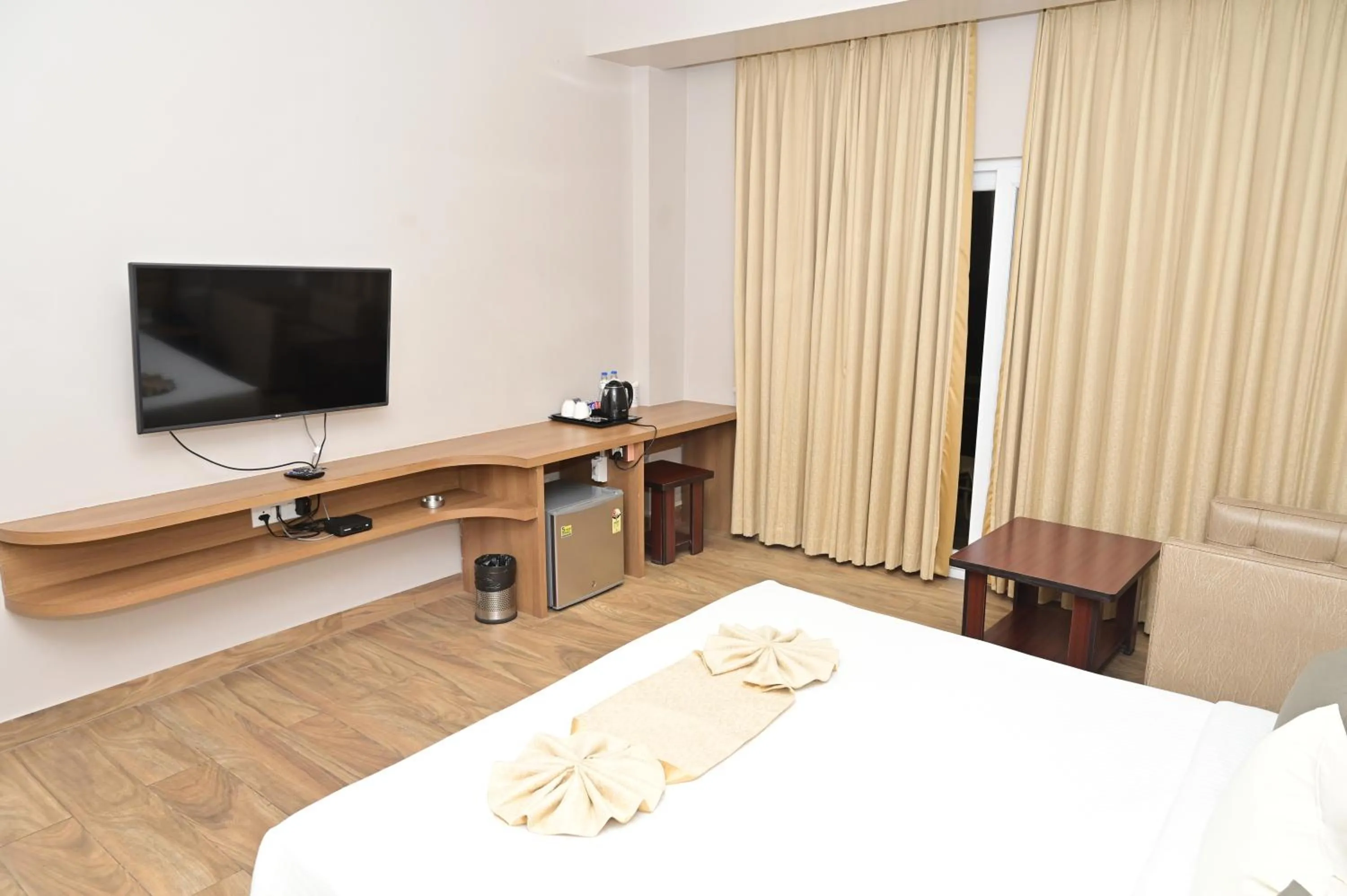 TV and multimedia, Bed in Finn's Weaver Resort, Kaziranga