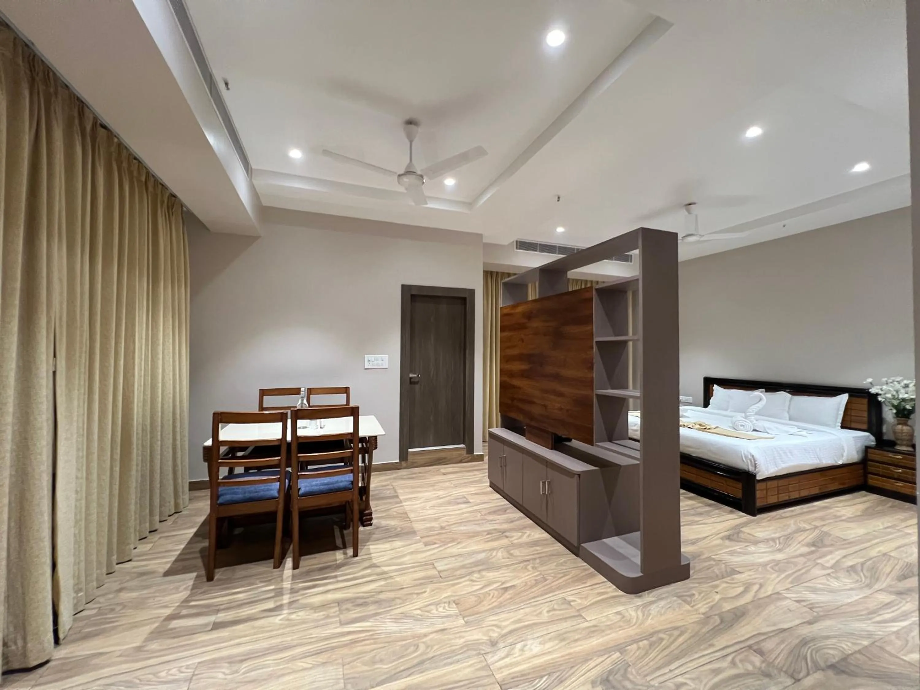 Bedroom, Bed in Finn's Weaver Resort, Kaziranga