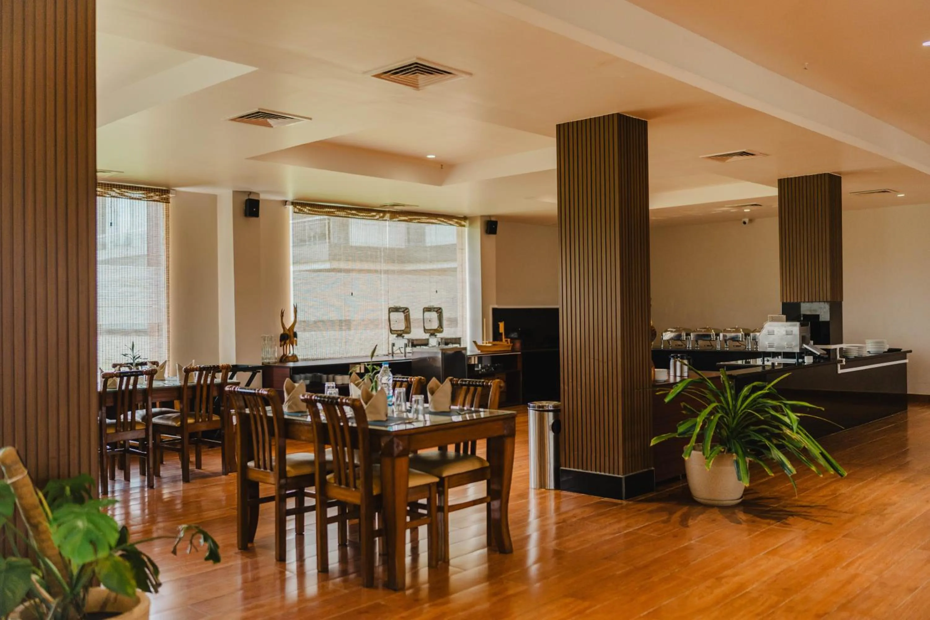 Restaurant/places to eat in Finn's Weaver Resort, Kaziranga