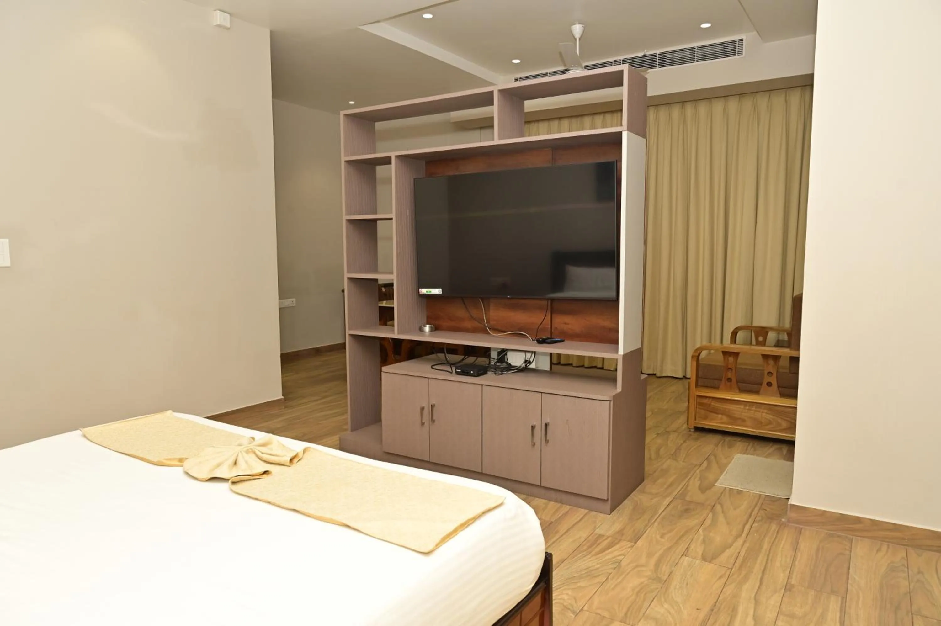 TV and multimedia, Bed in Finn's Weaver Resort, Kaziranga