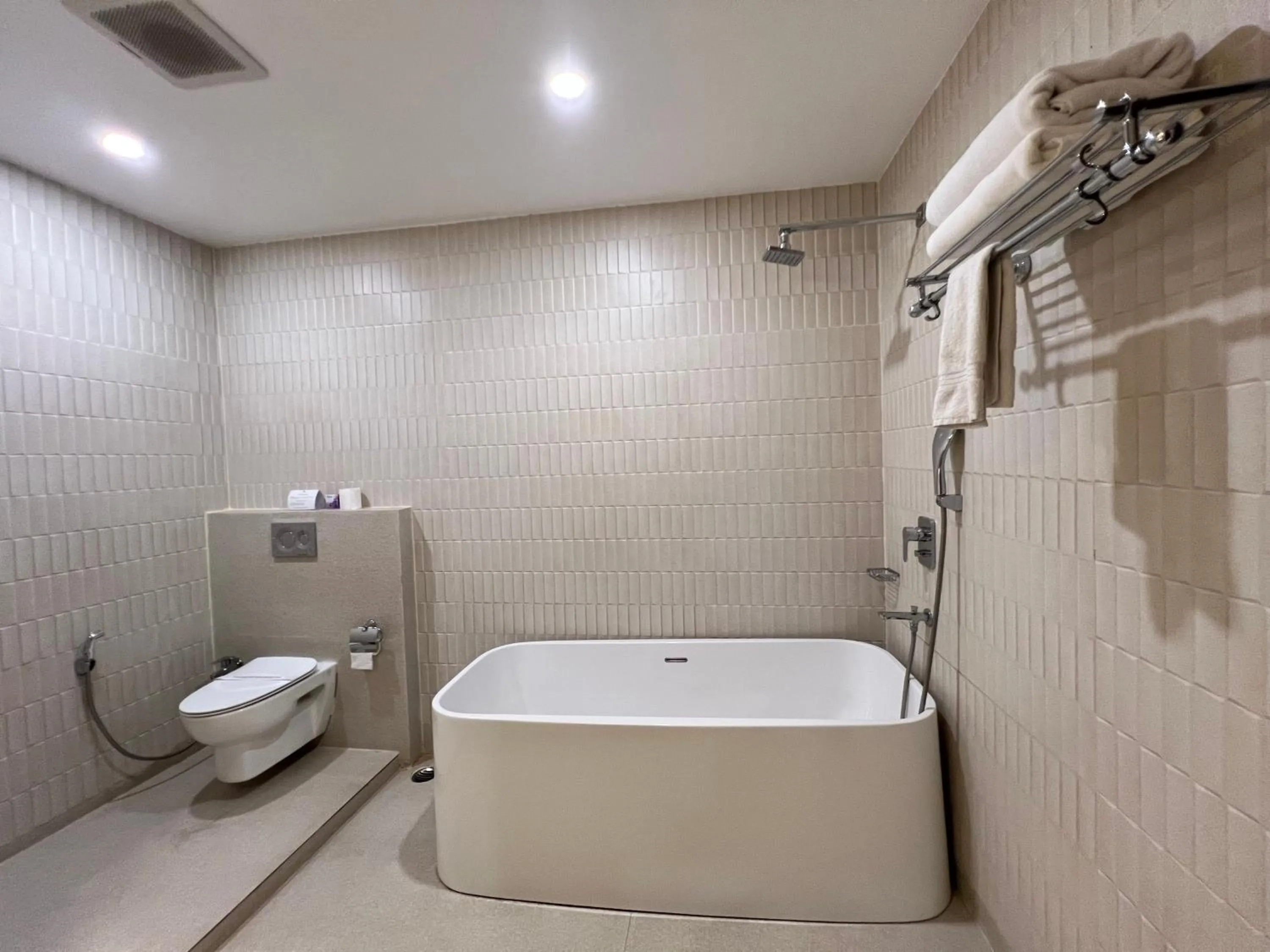 Bathroom in Finn's Weaver Resort, Kaziranga