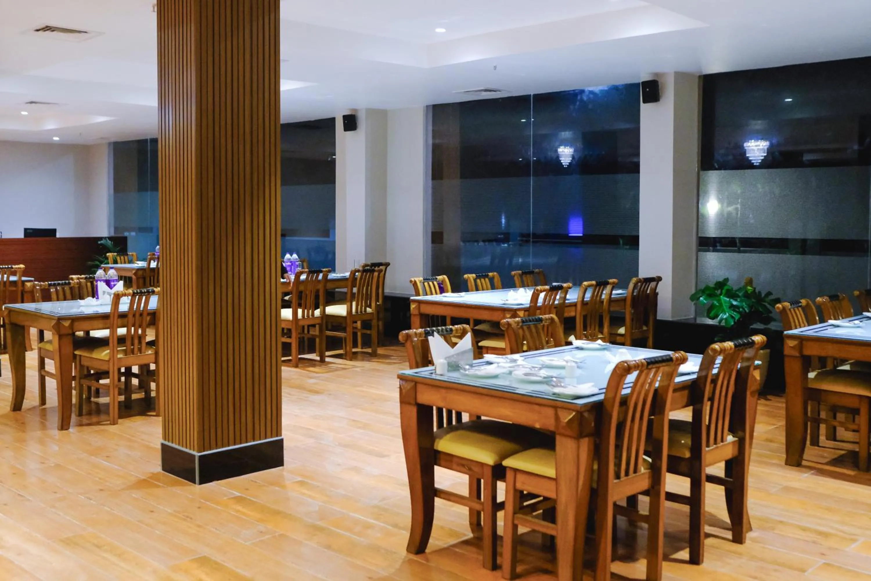 Restaurant/places to eat in Finn's Weaver Resort, Kaziranga