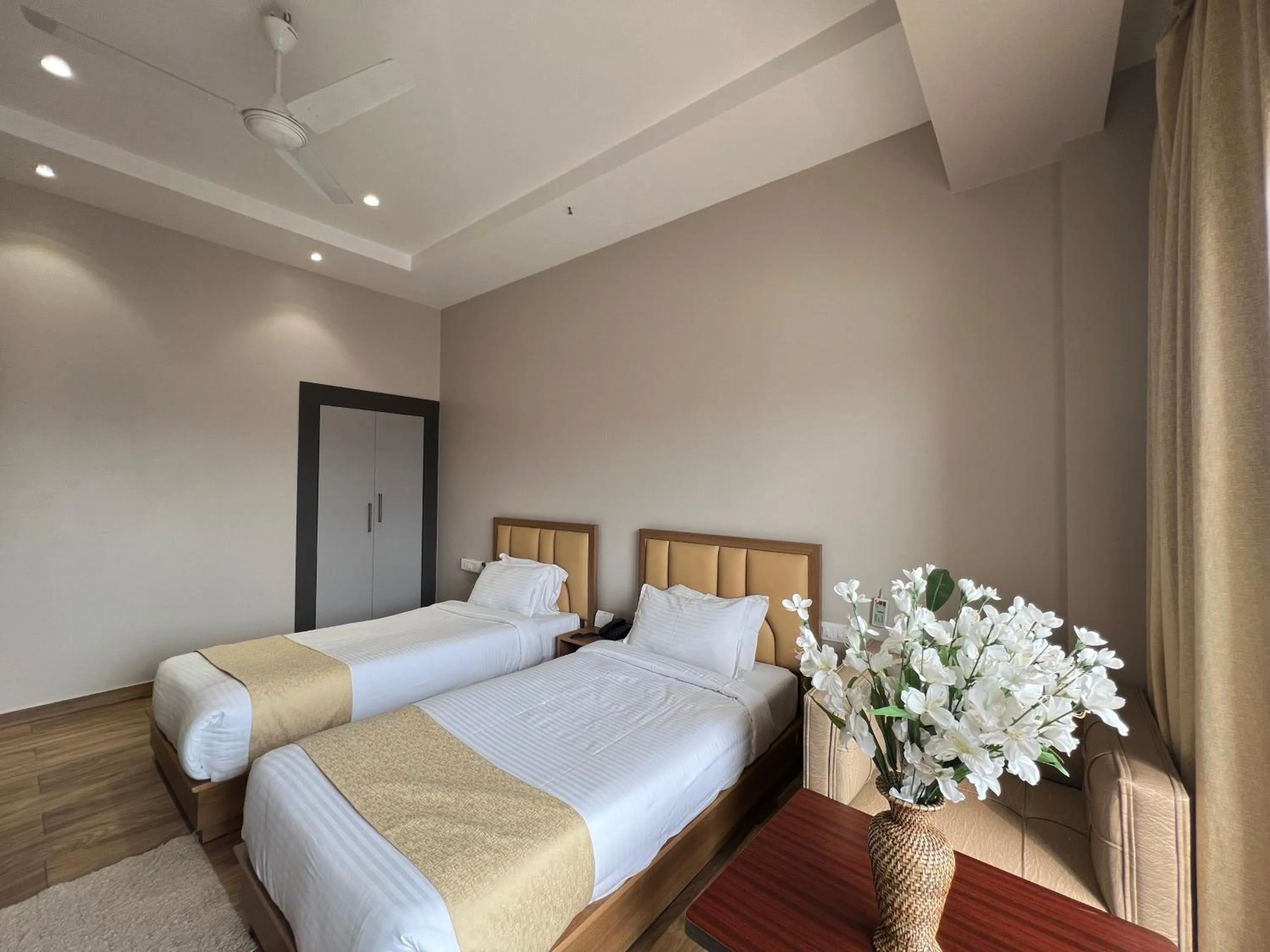 Bed in Finn's Weaver Resort, Kaziranga