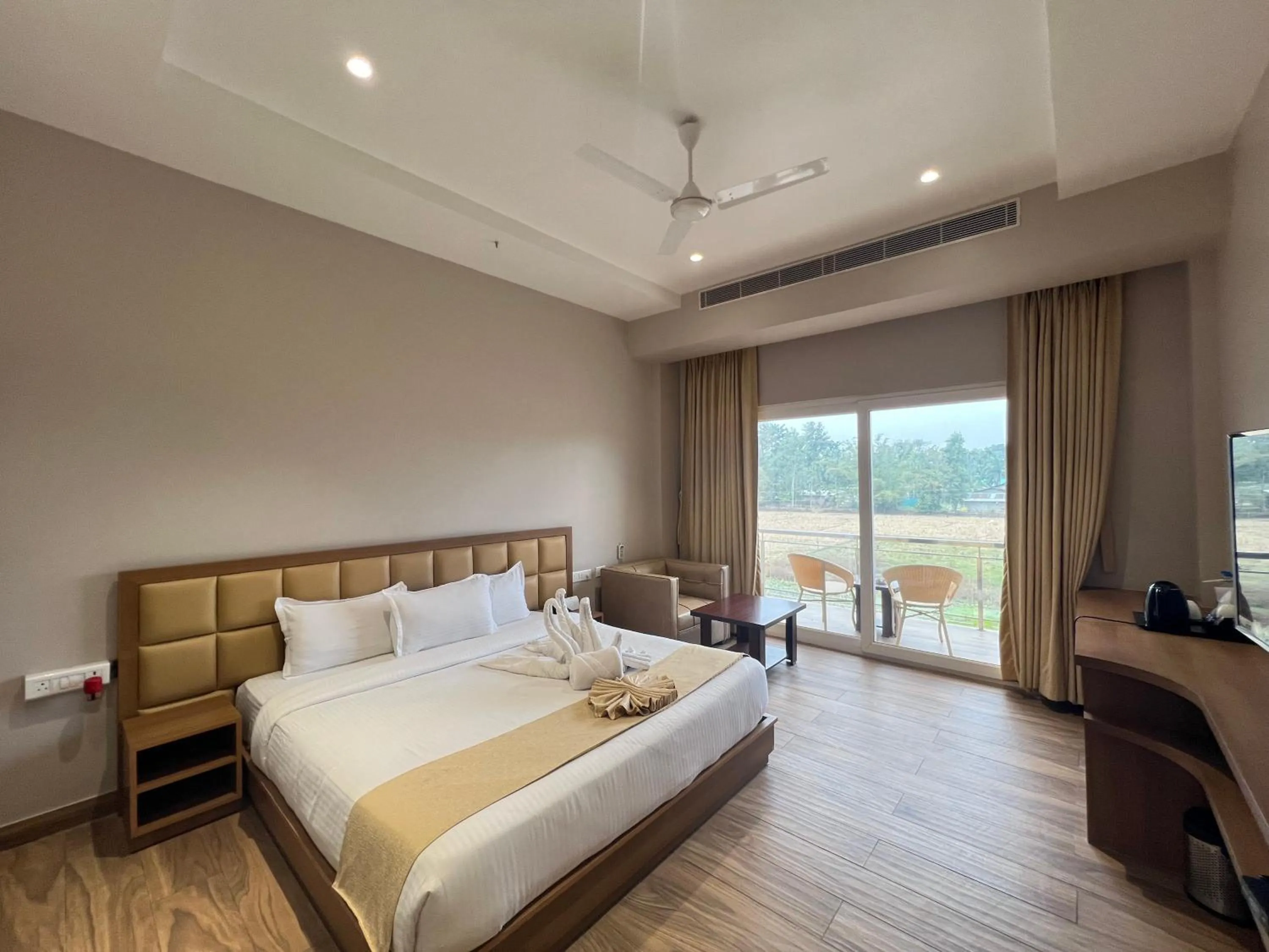 Bedroom, Bed in Finn's Weaver Resort, Kaziranga