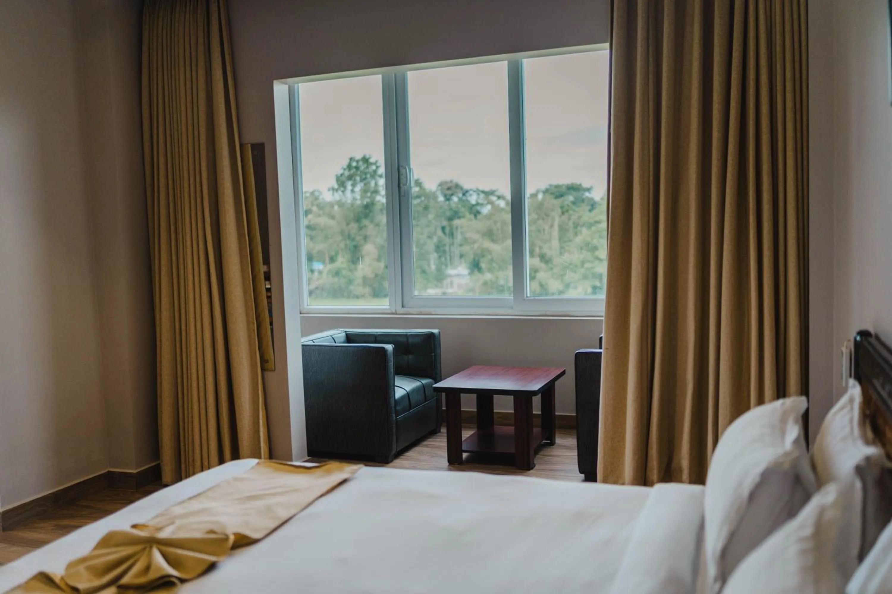 Seating area, Bed in Finn's Weaver Resort, Kaziranga