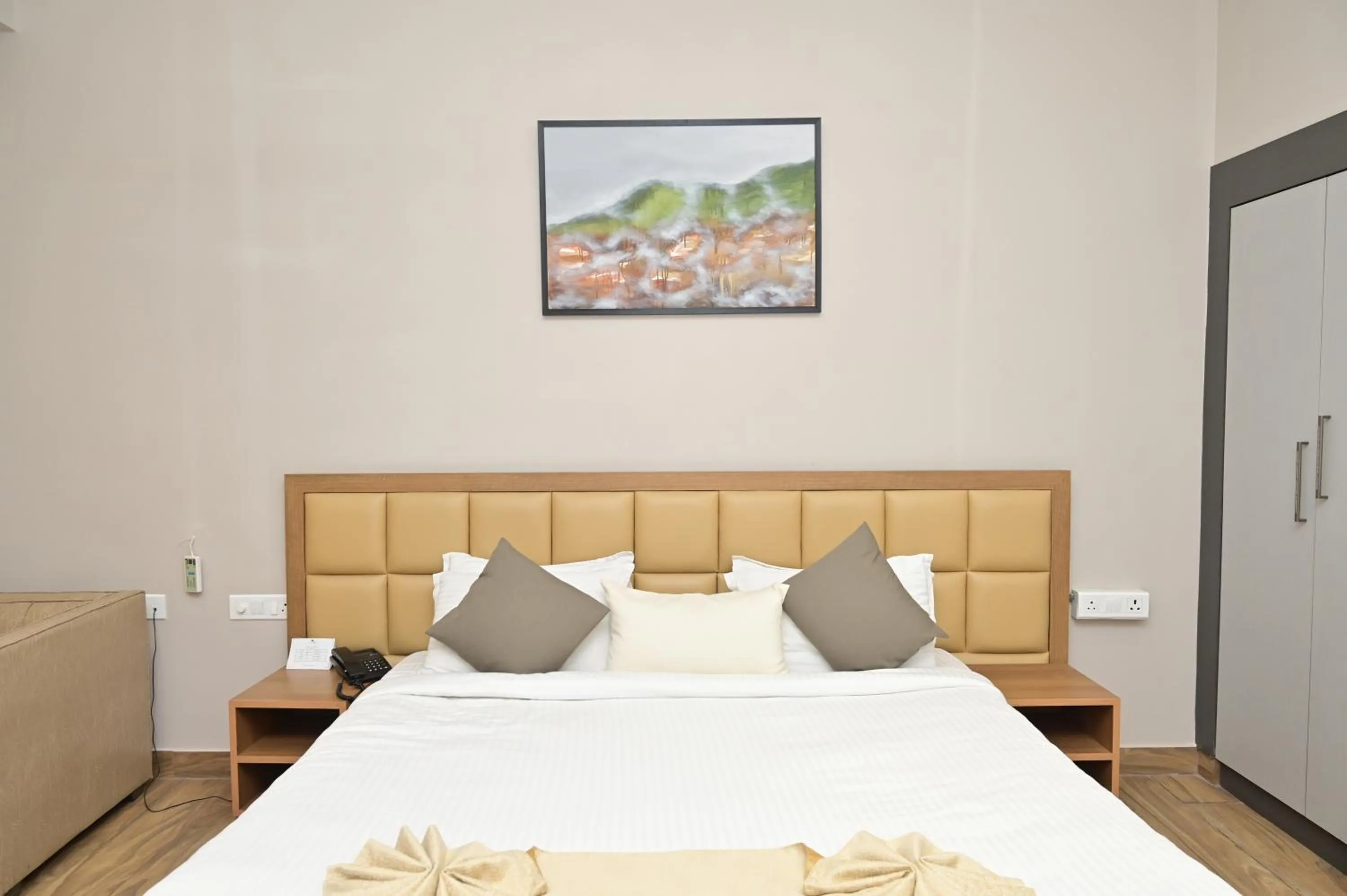 Bedroom, Bed in Finn's Weaver Resort, Kaziranga