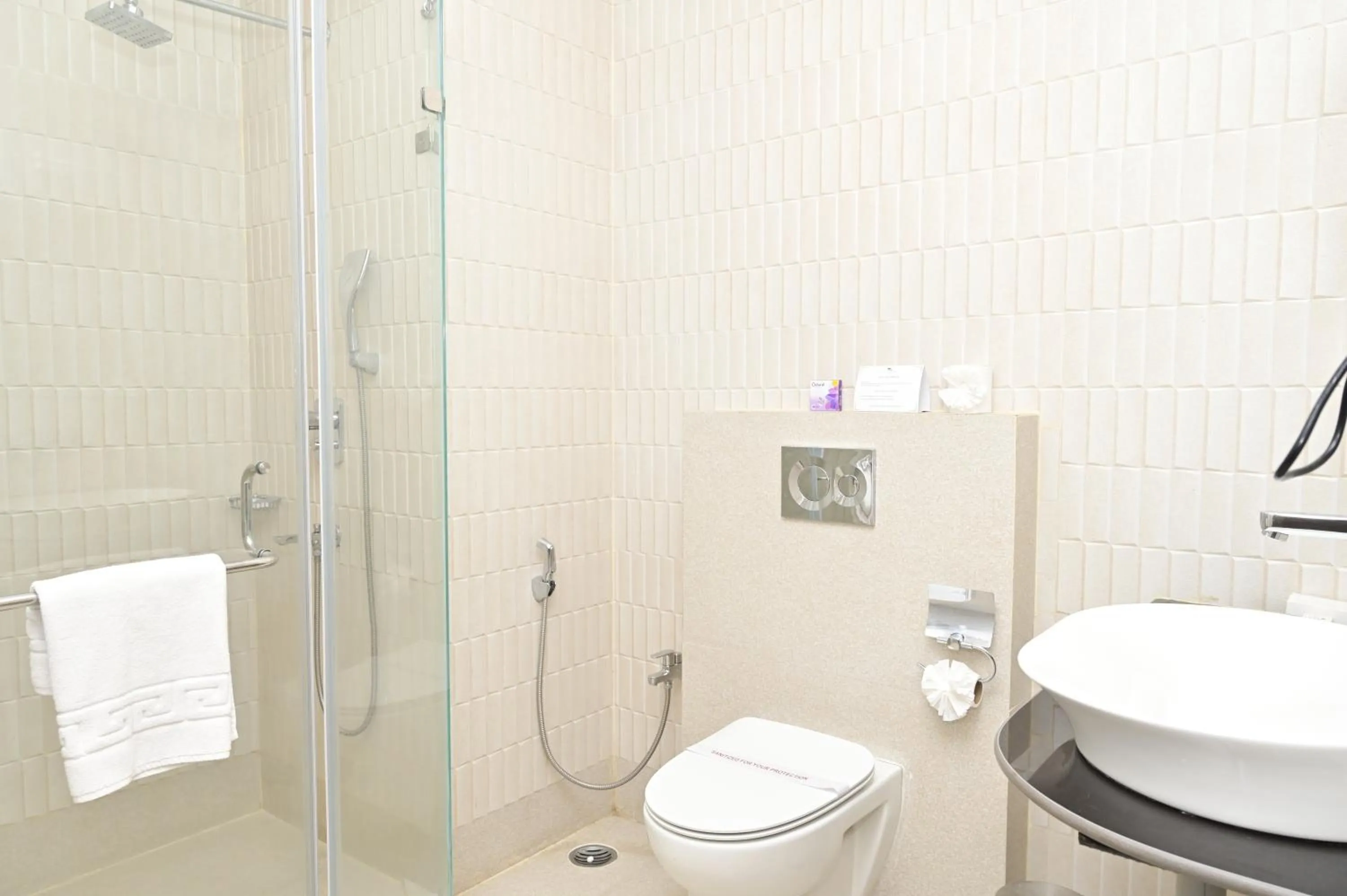 Bathroom in Finn's Weaver Resort, Kaziranga