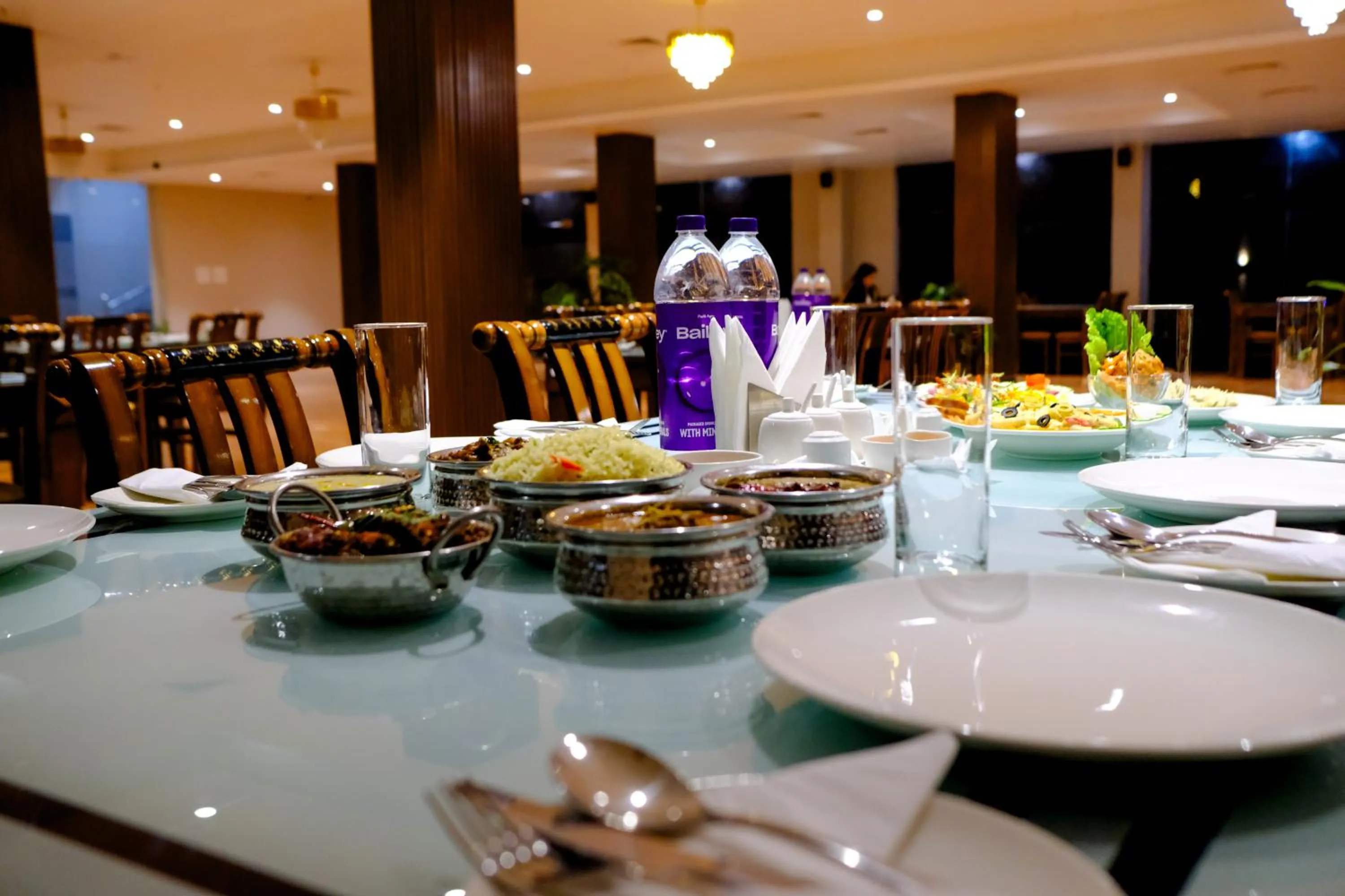 Restaurant/places to eat in Finn's Weaver Resort, Kaziranga