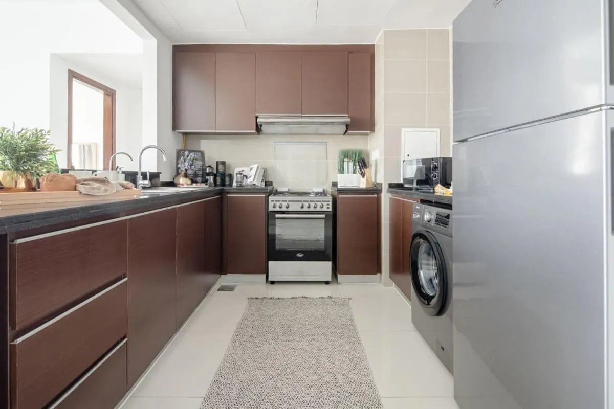 Frank Porter - Marina Blue - Marina Square, Abu Dhabi