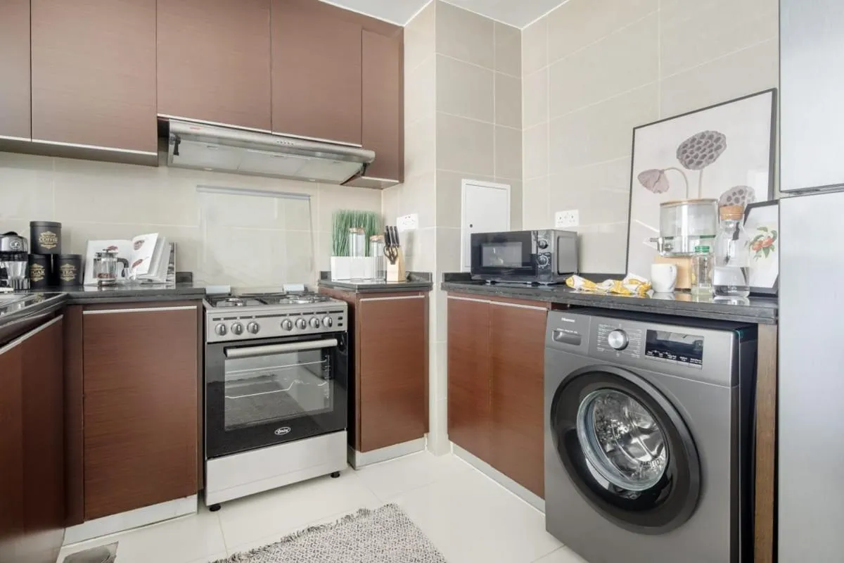 Frank Porter - Marina Blue - Marina Square, Abu Dhabi