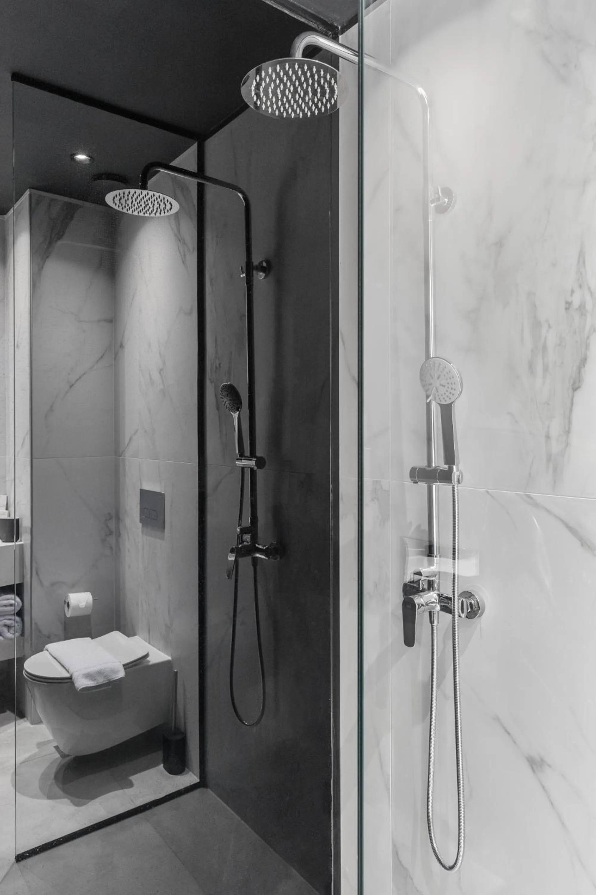 Shower in Azur Hotel Volos