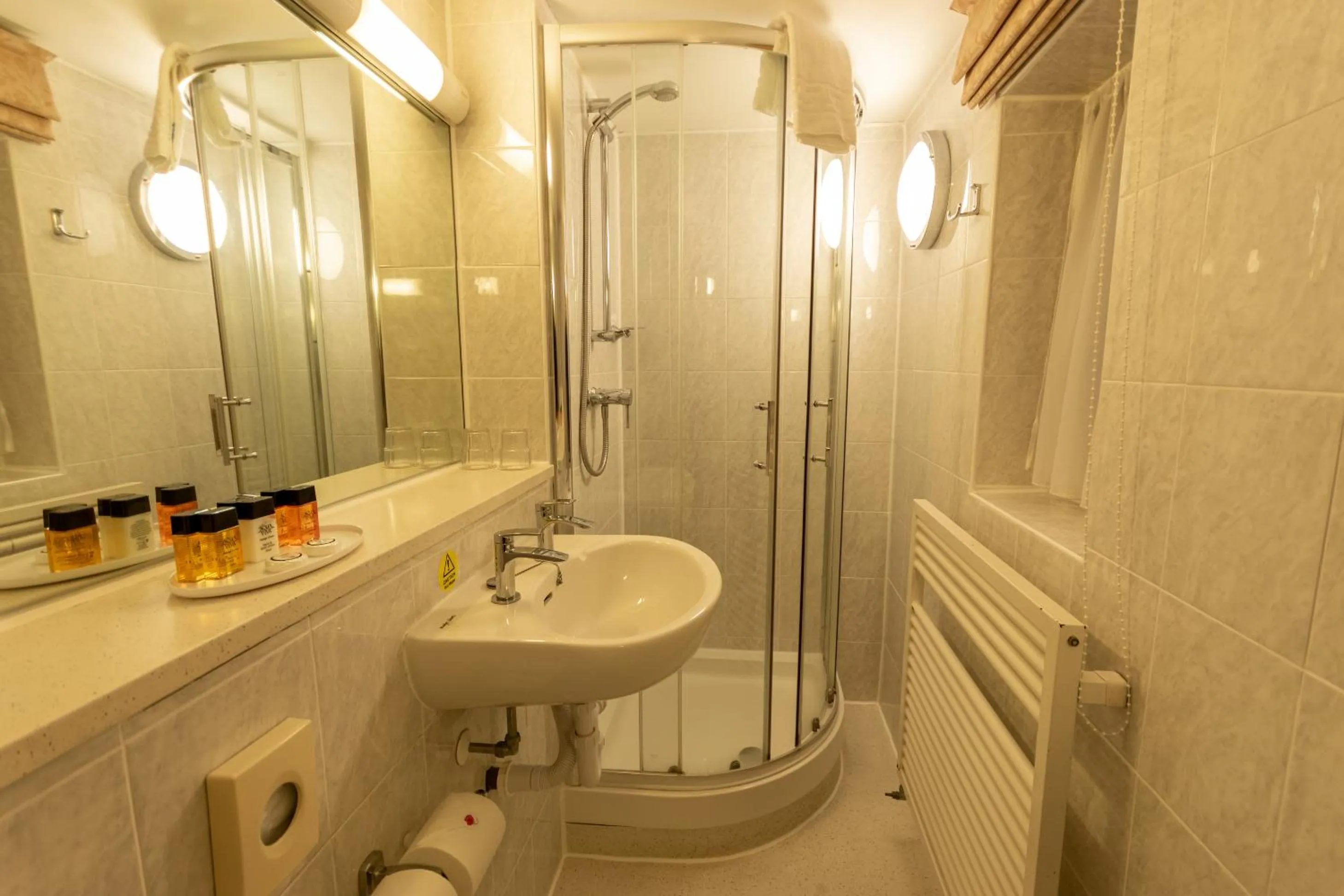 Bathroom in The Darlington Hyde Park