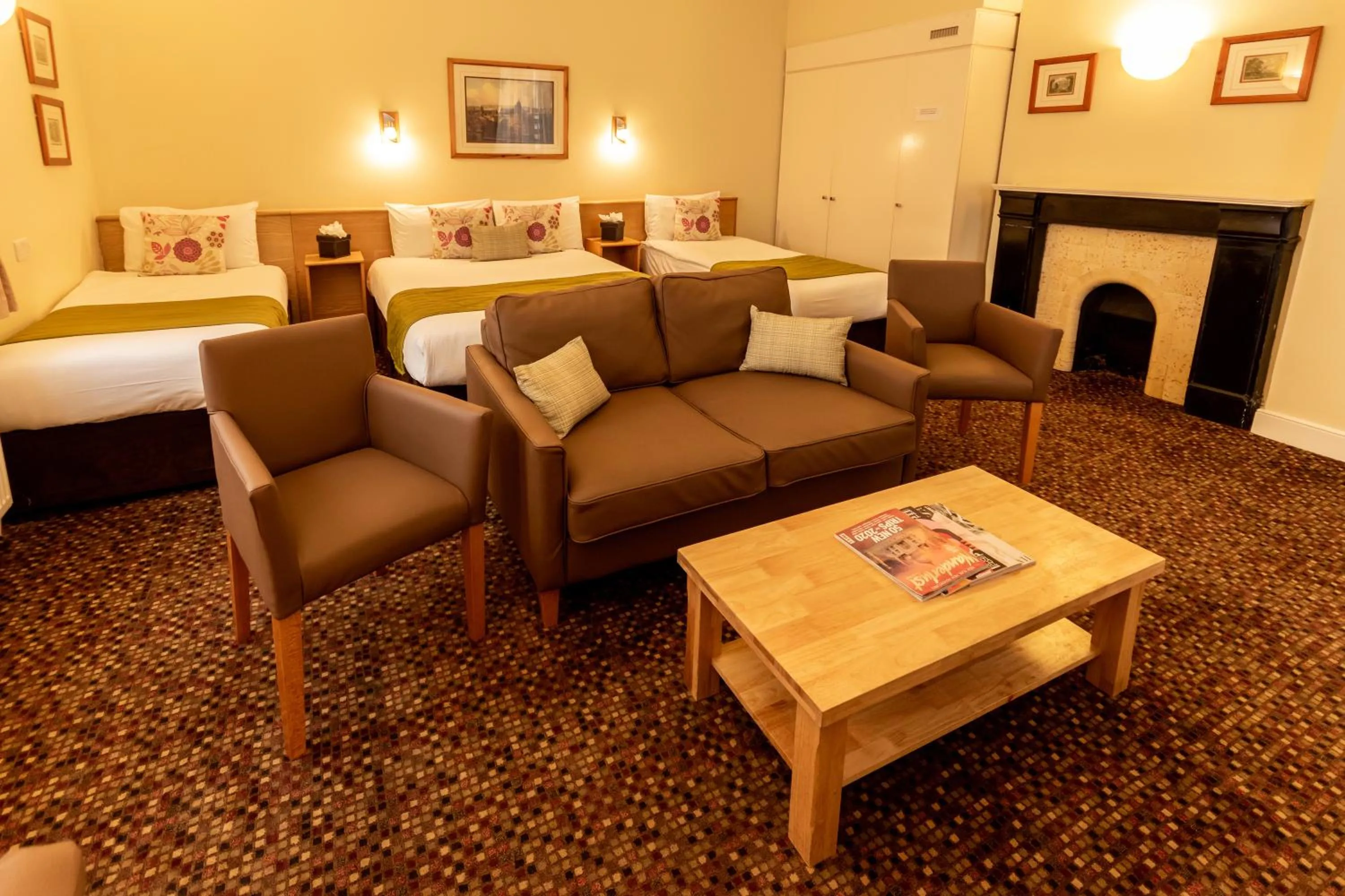 Photo of the whole room in The Darlington Hyde Park