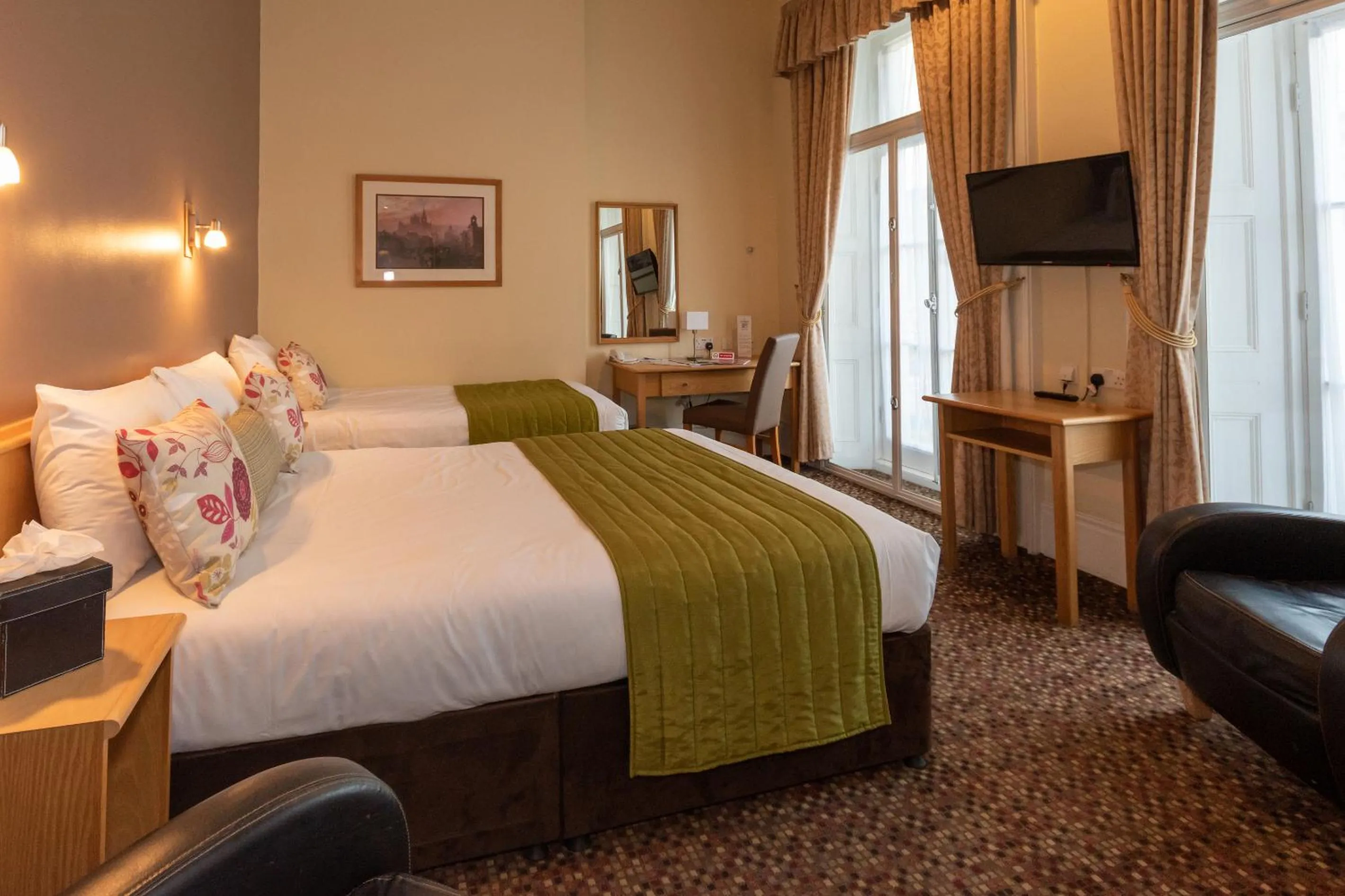 Photo of the whole room, Bed in The Darlington Hyde Park