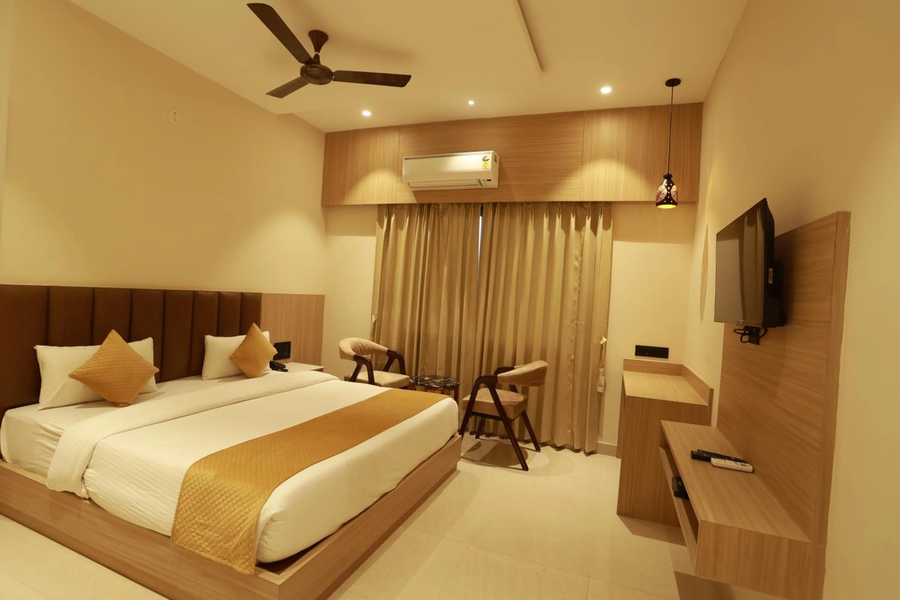 Bed in Hotel Taviral Regency