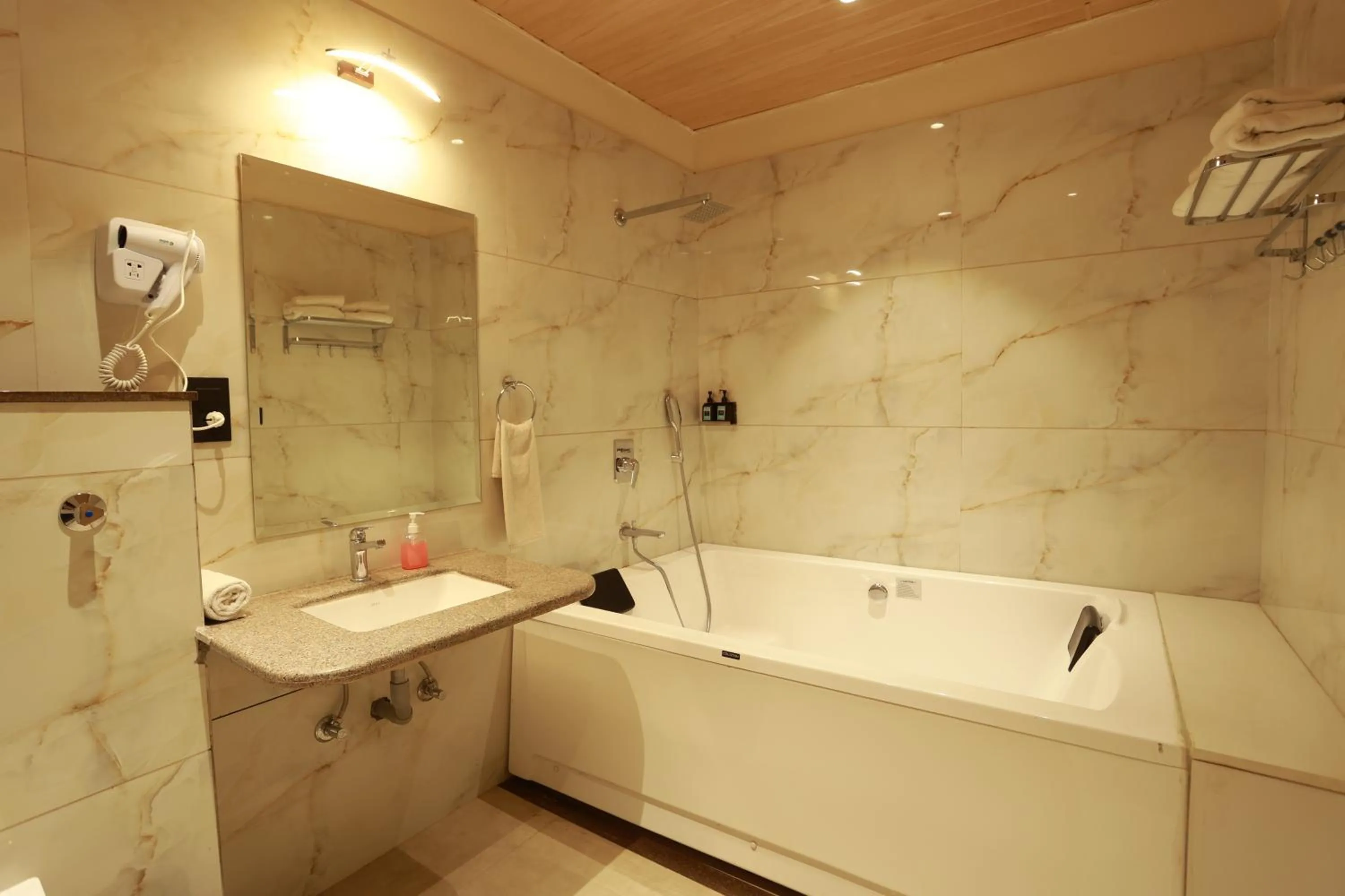 Hotel Taviral Regency