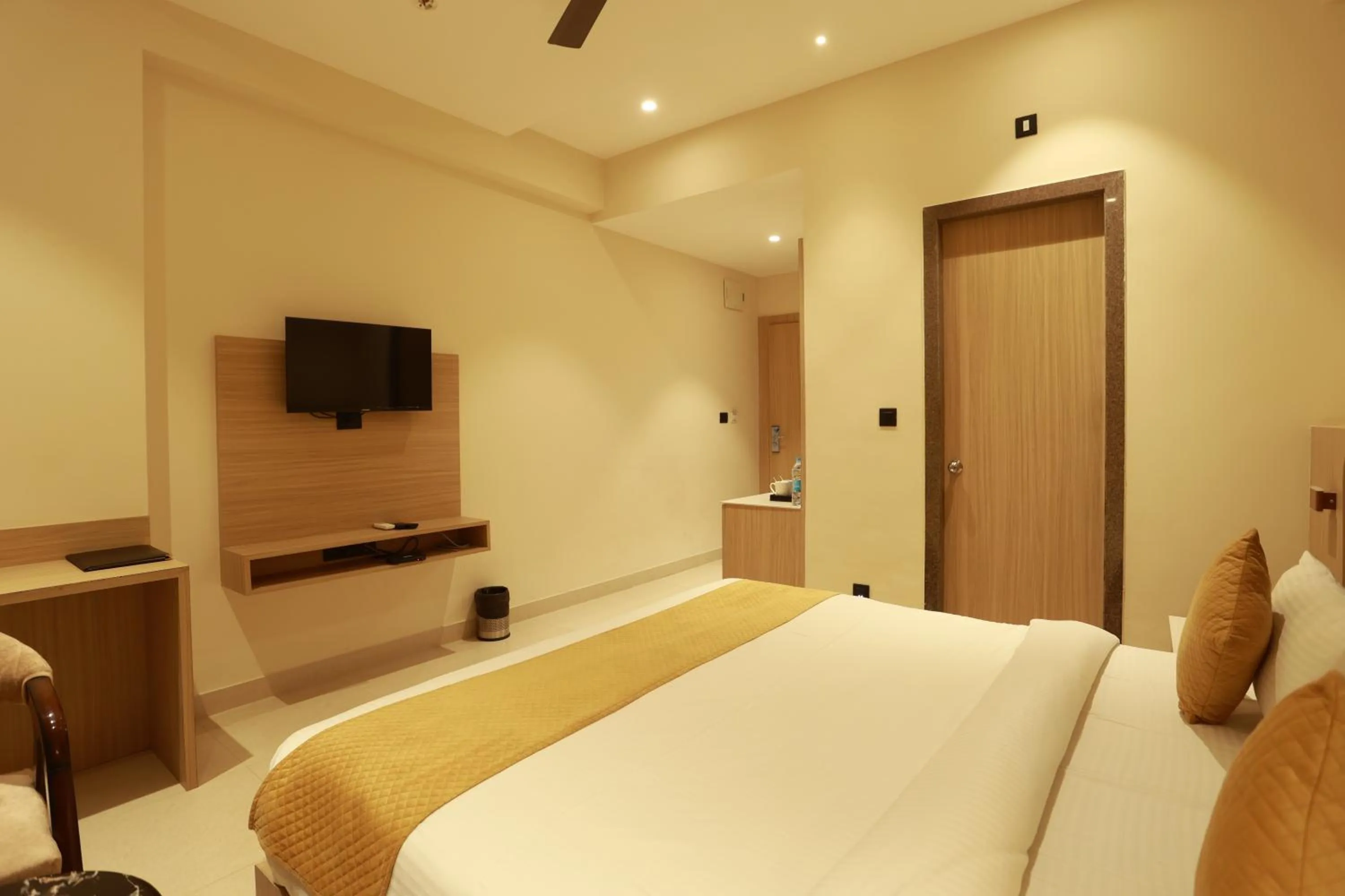 Bed in Hotel Taviral Regency