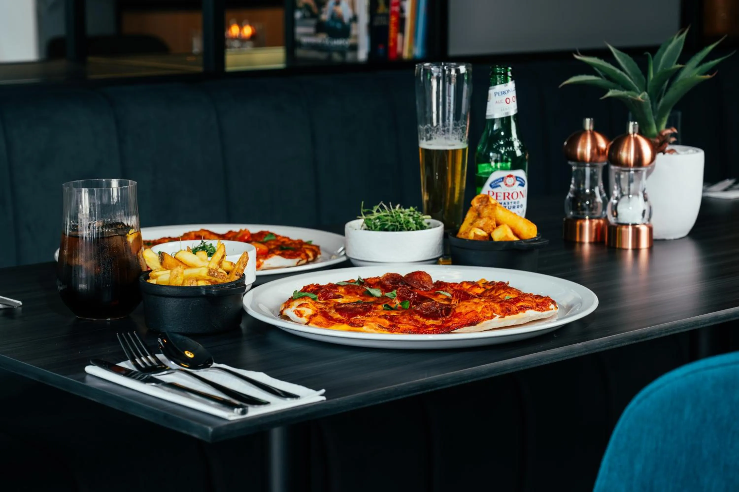 Restaurant/places to eat in Southgate Hotel London