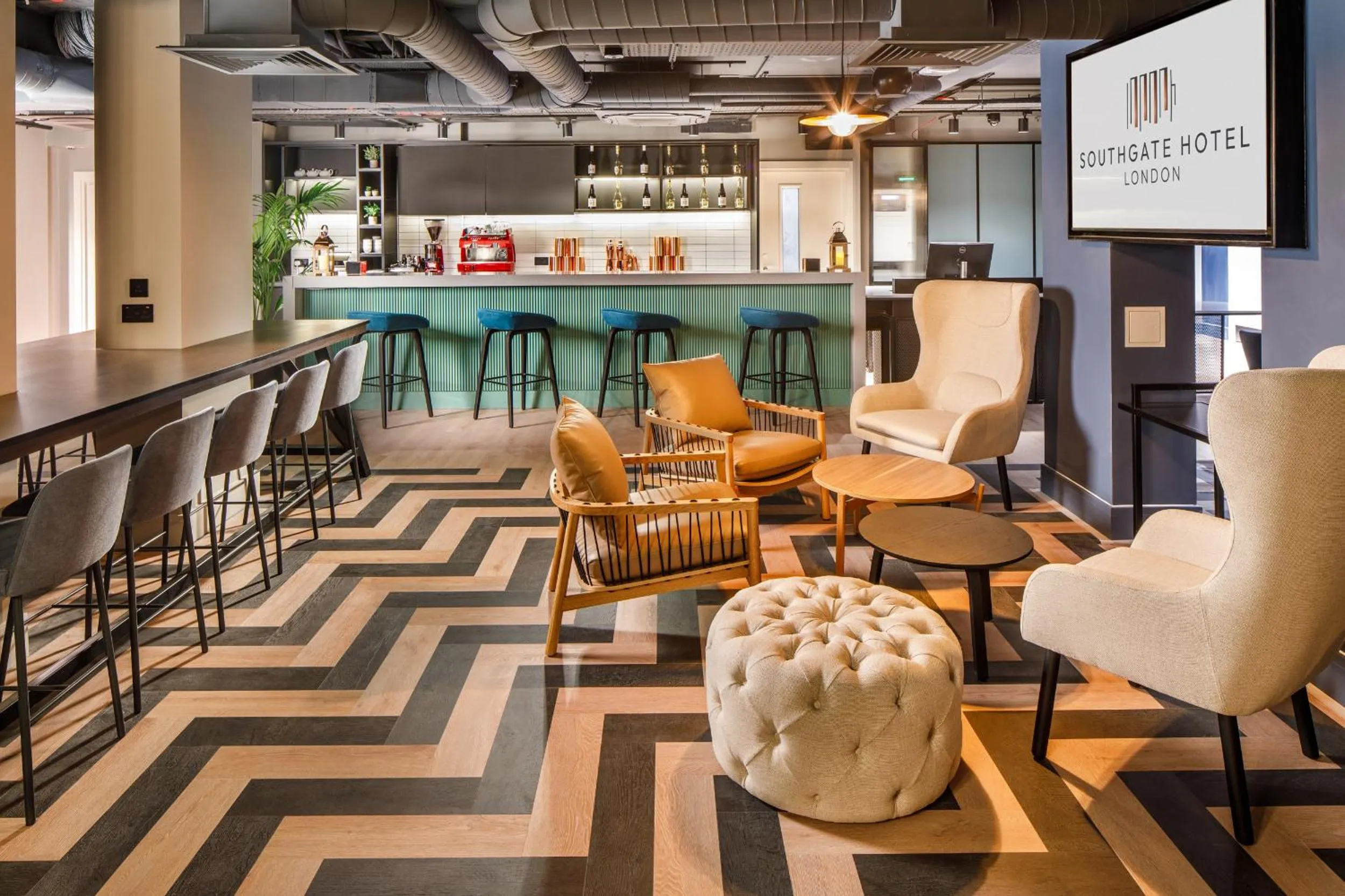 Lounge or bar in Southgate Hotel London
