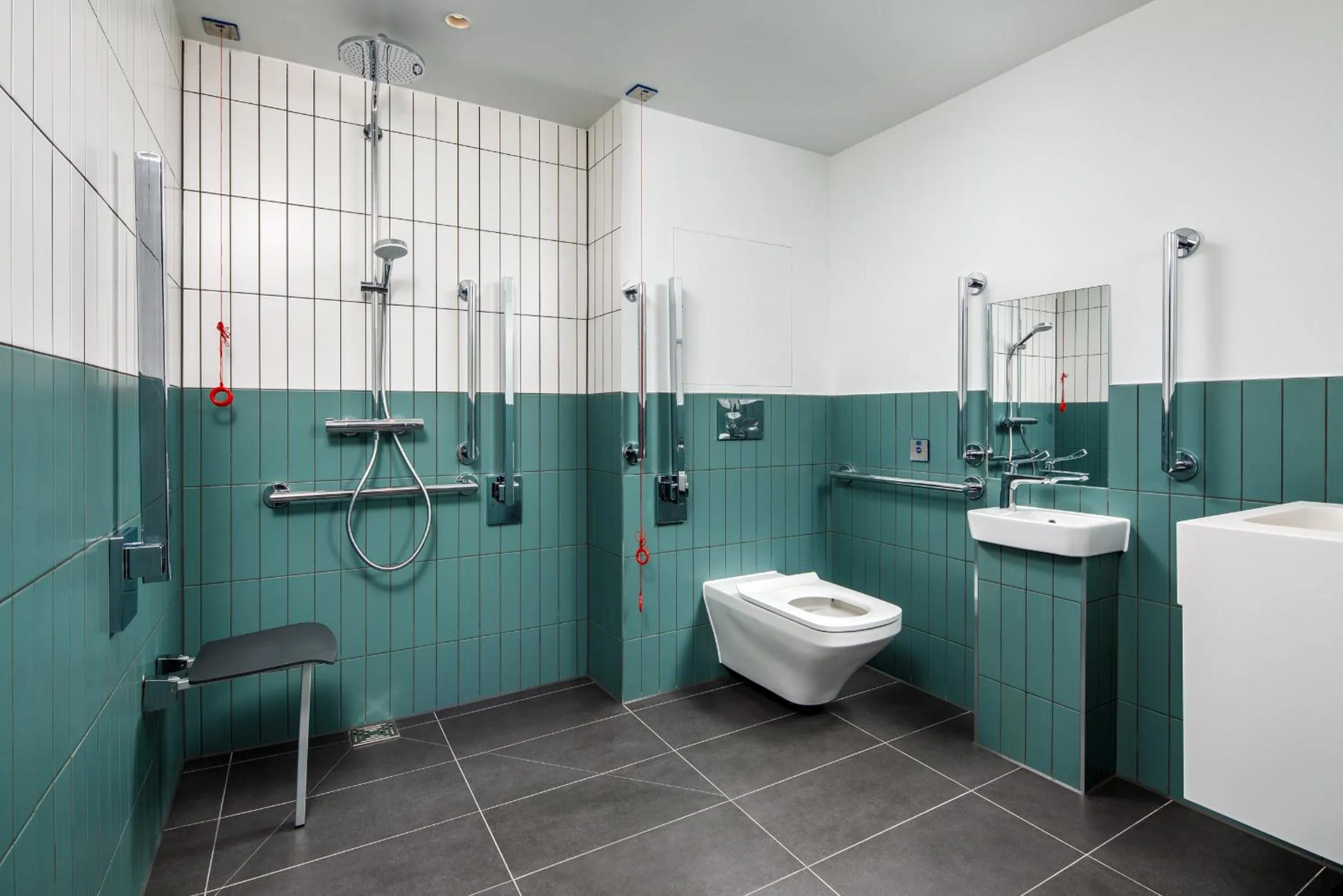 Bathroom in Southgate Hotel London