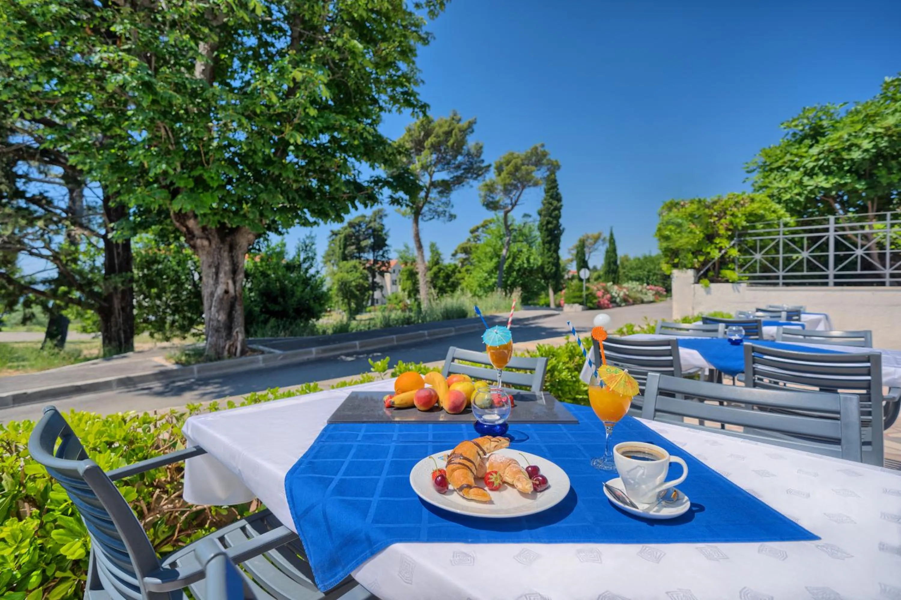 Food and drinks in Hotel Aqua - Guest Rooms & Suites Kaštela