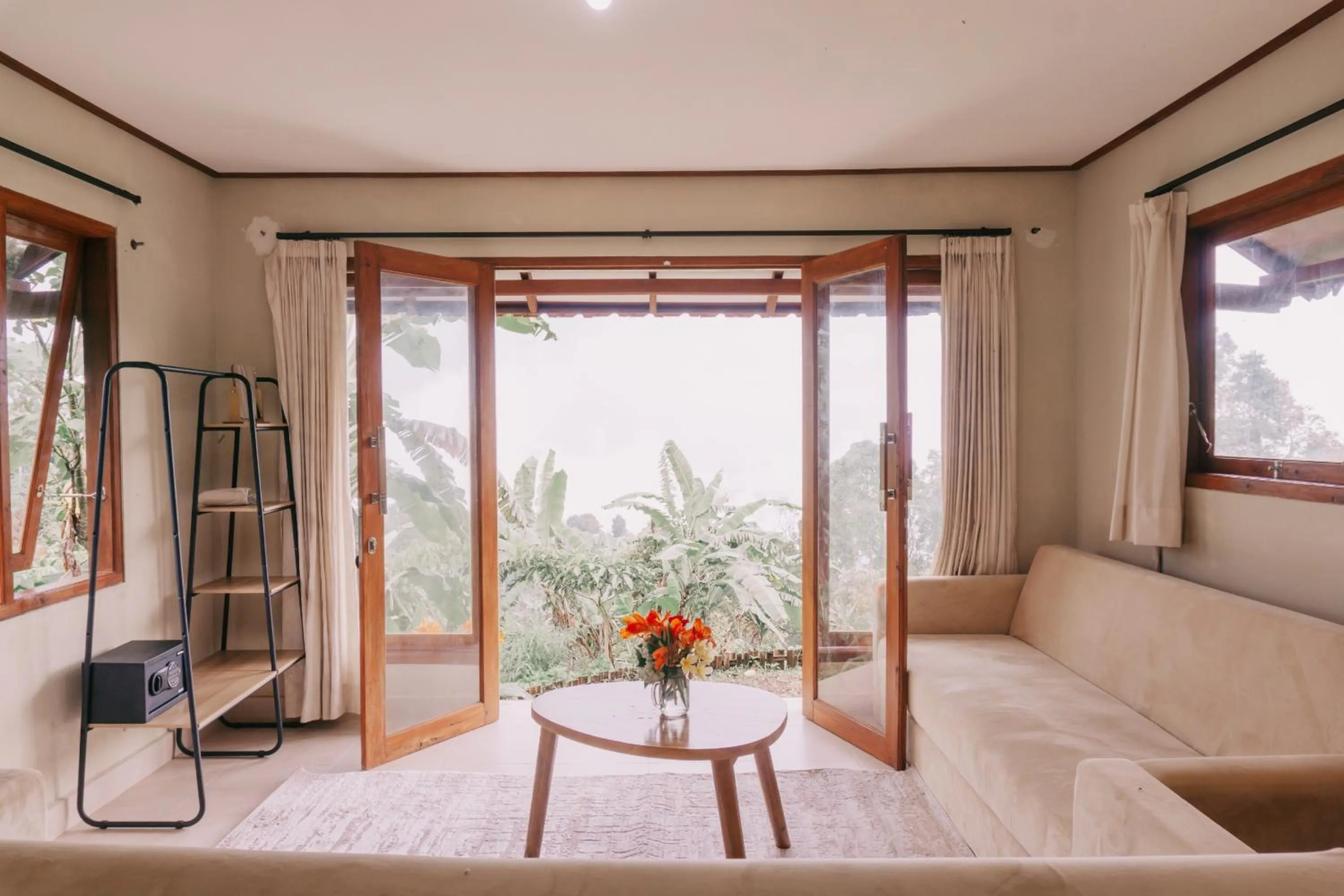 Living room in Camaradvipa Retreat Munduk