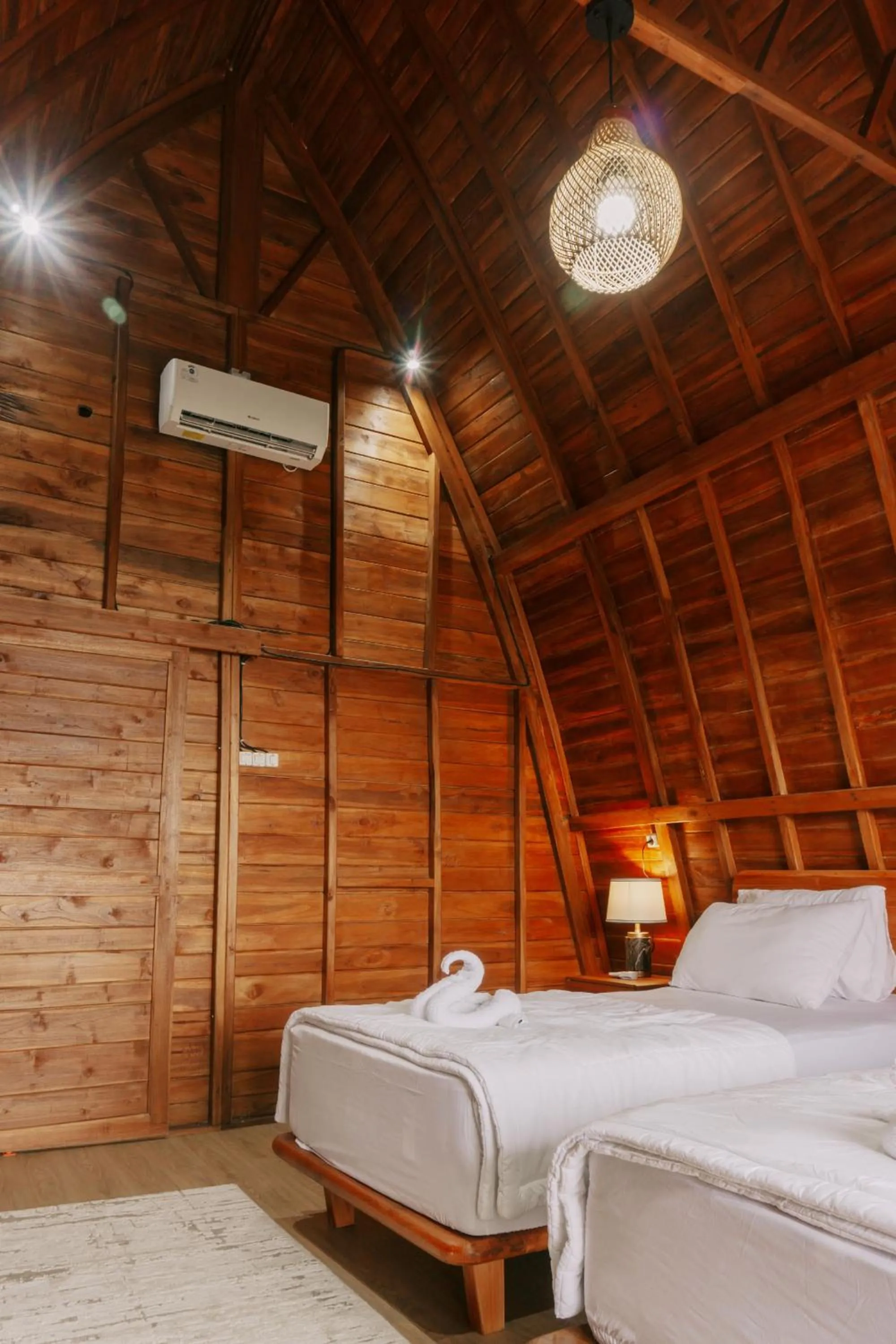 Decorative detail, Bed in Camaradvipa Retreat Munduk