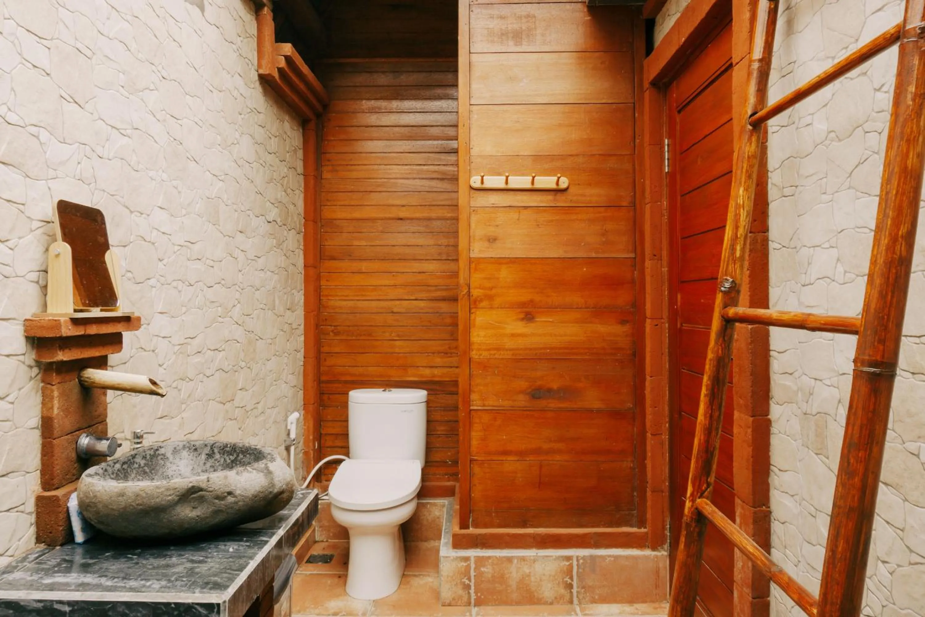 Toilet in Camaradvipa Retreat Munduk