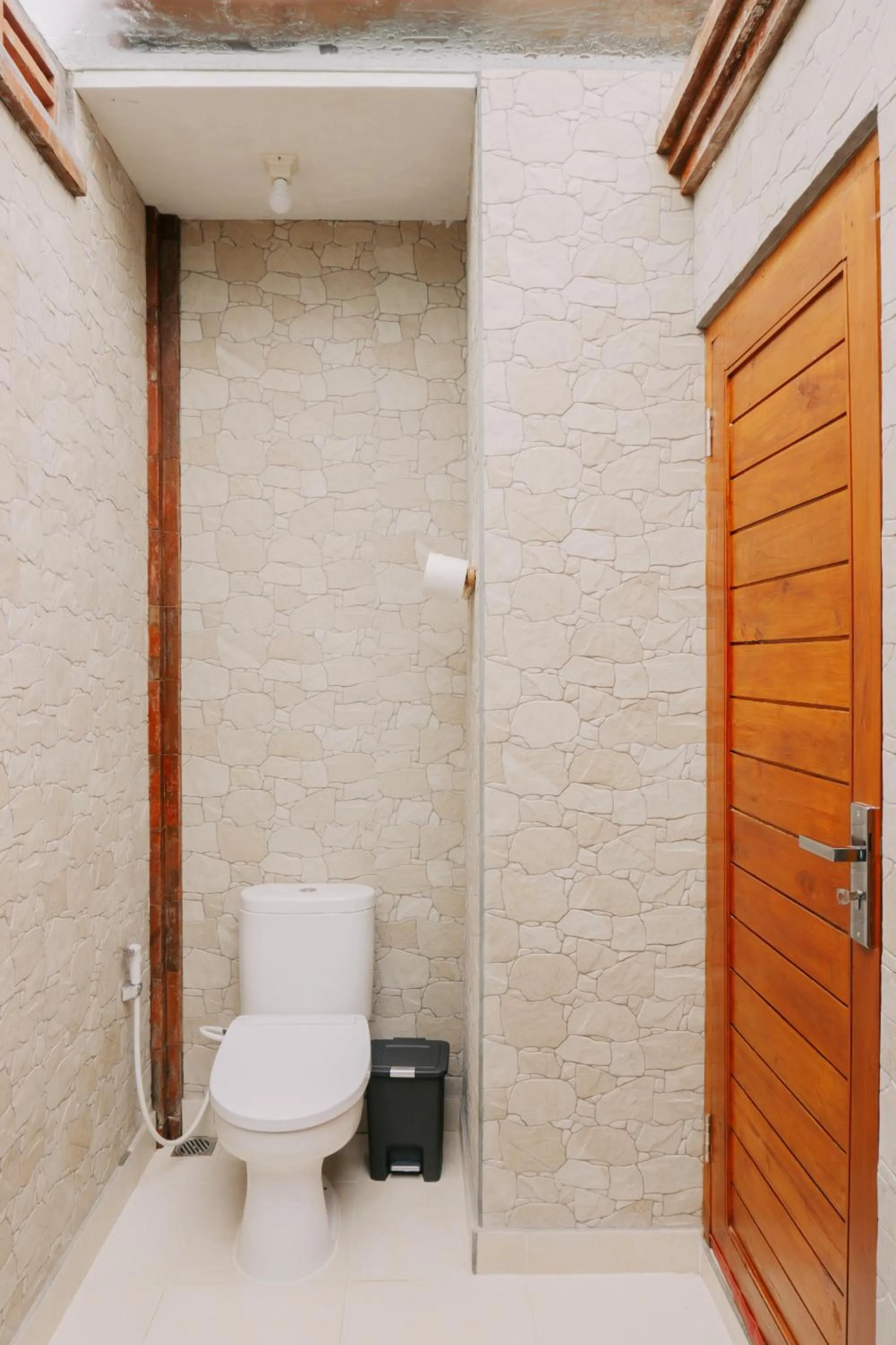 Toilet in Camaradvipa Retreat Munduk