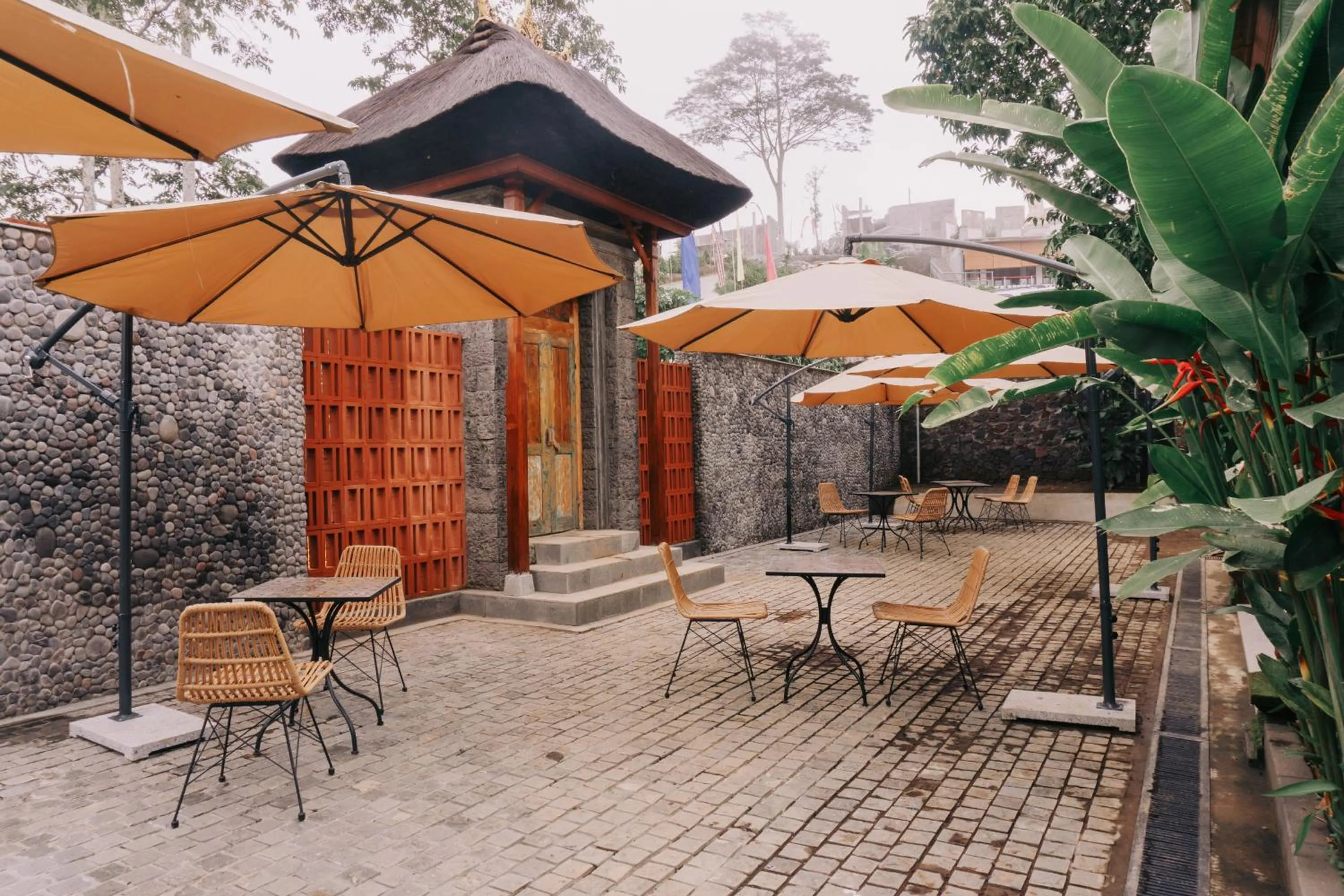 Restaurant/places to eat in Camaradvipa Retreat Munduk