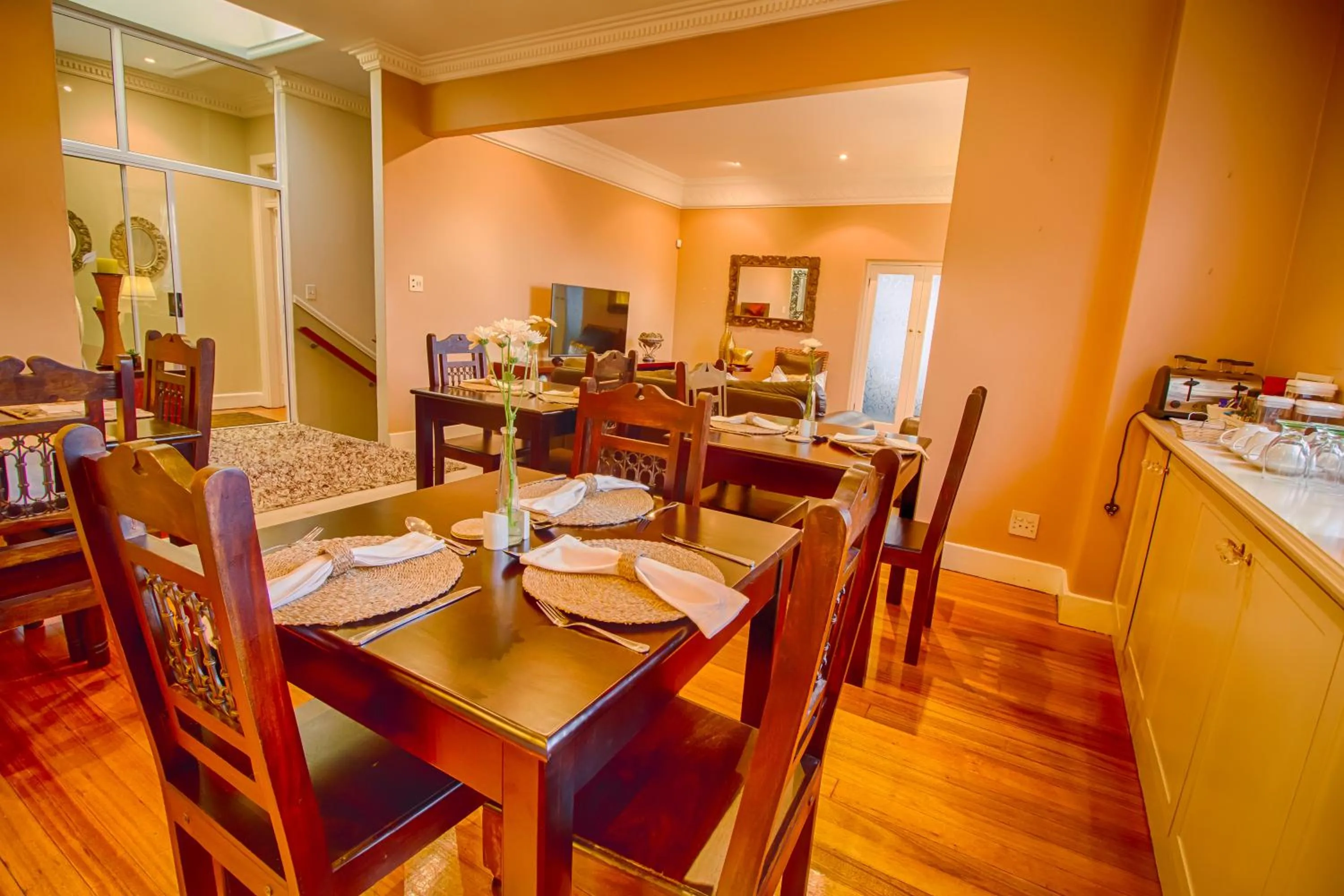 Dining area in Musgrave Avenue Guest Lodge