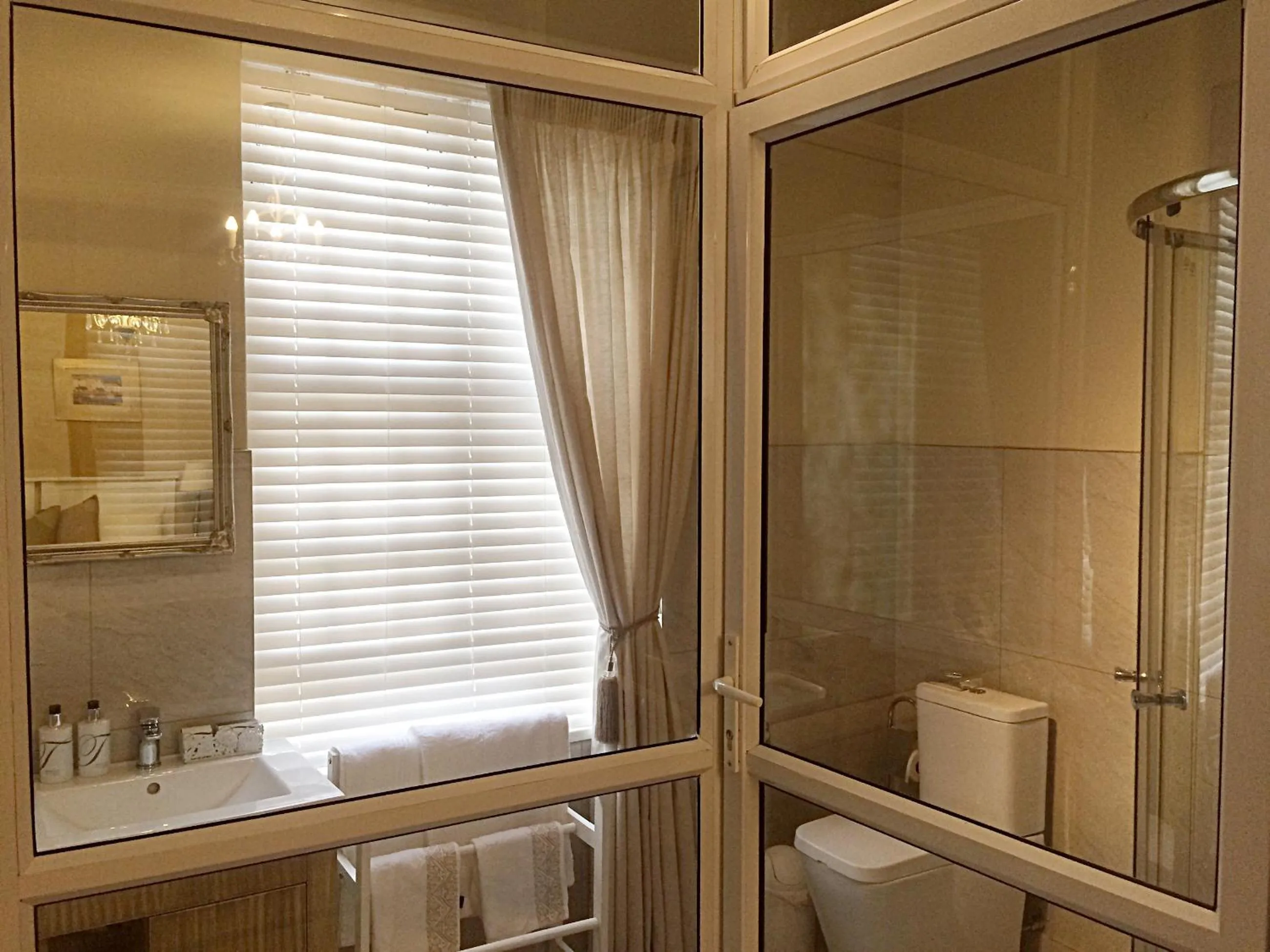 Bathroom in Musgrave Avenue Guest Lodge