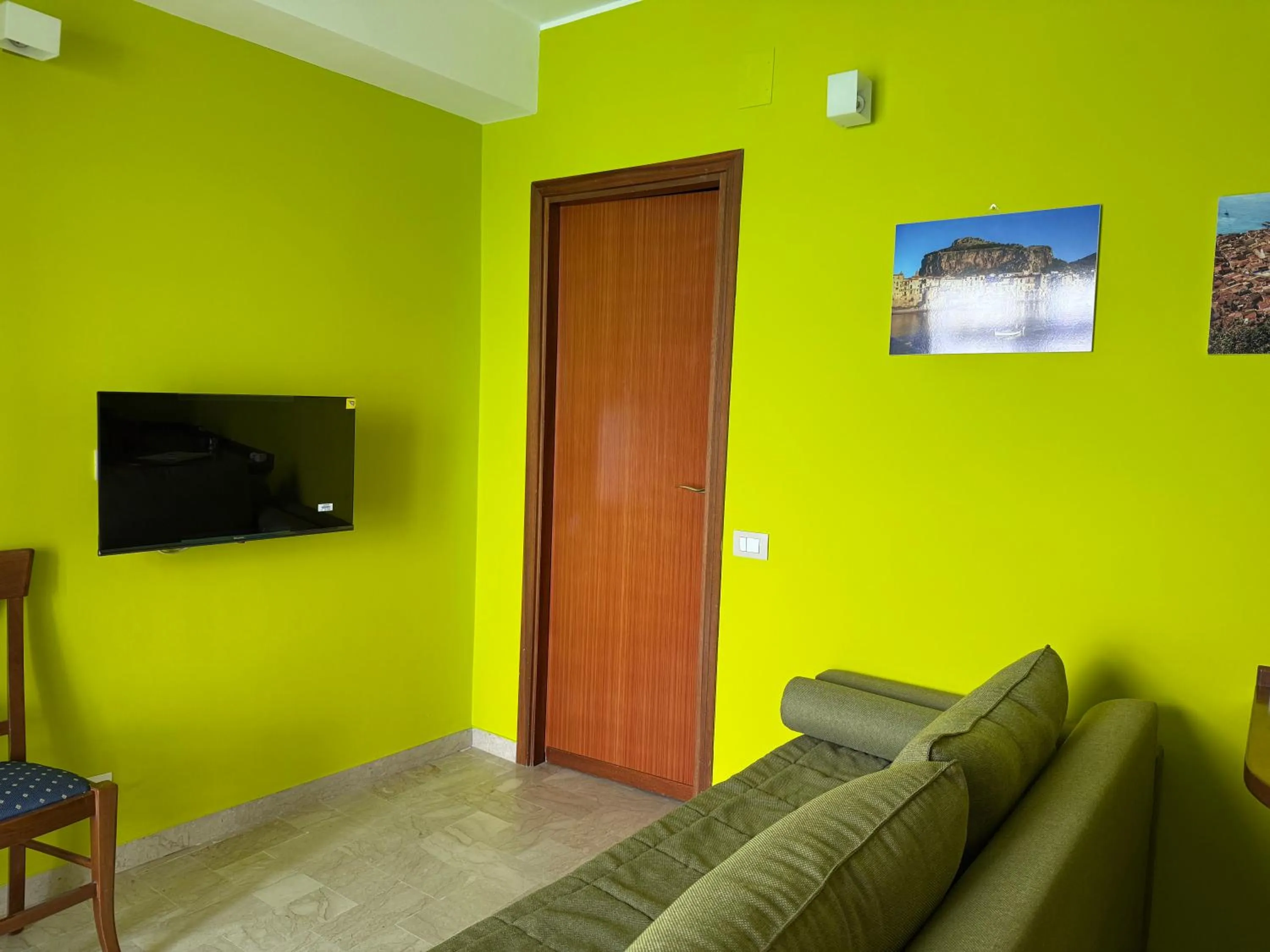 TV and multimedia in MiraMare Residence Cefalú