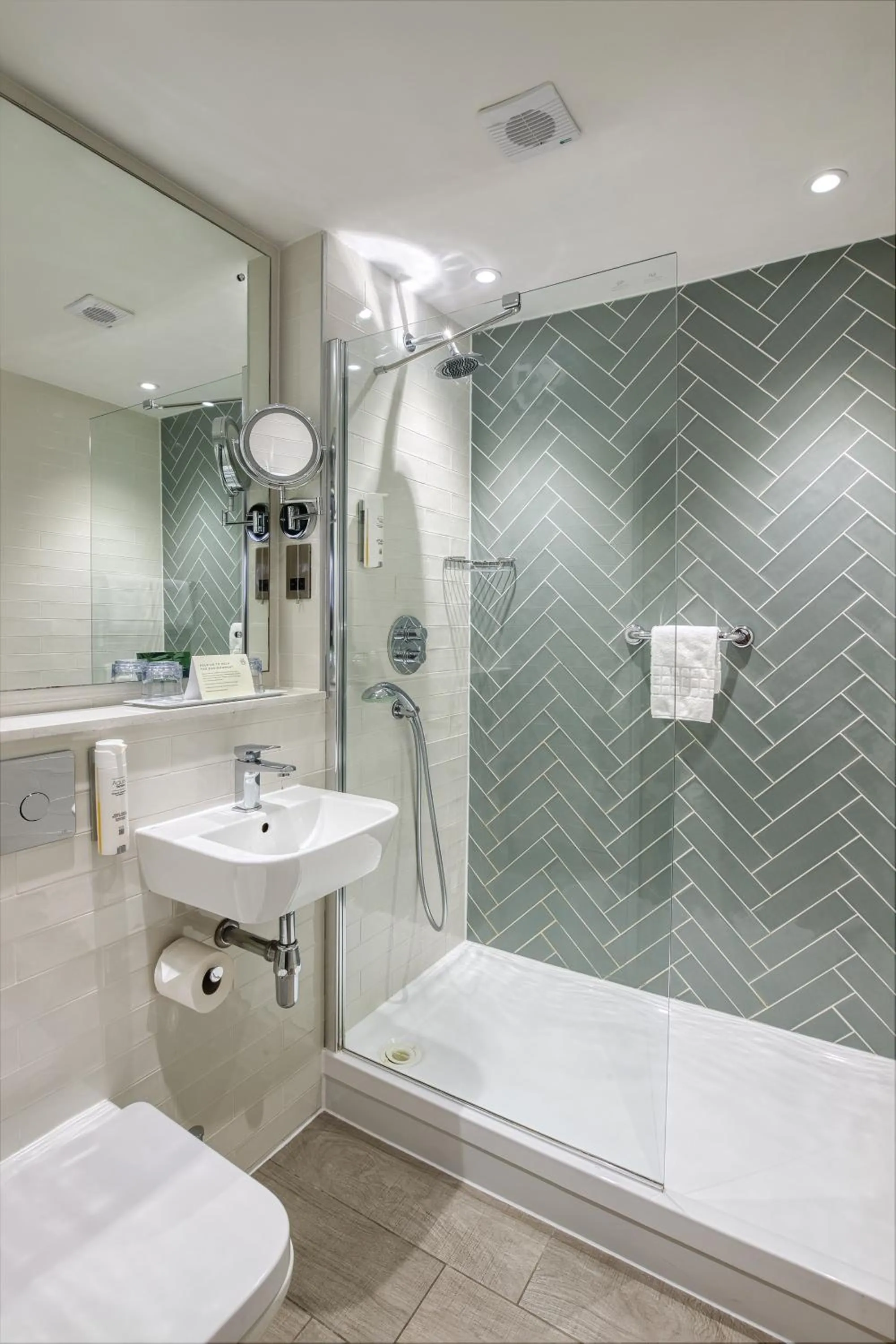 Shower in Elmbank York, Tapestry Collection by Hilton