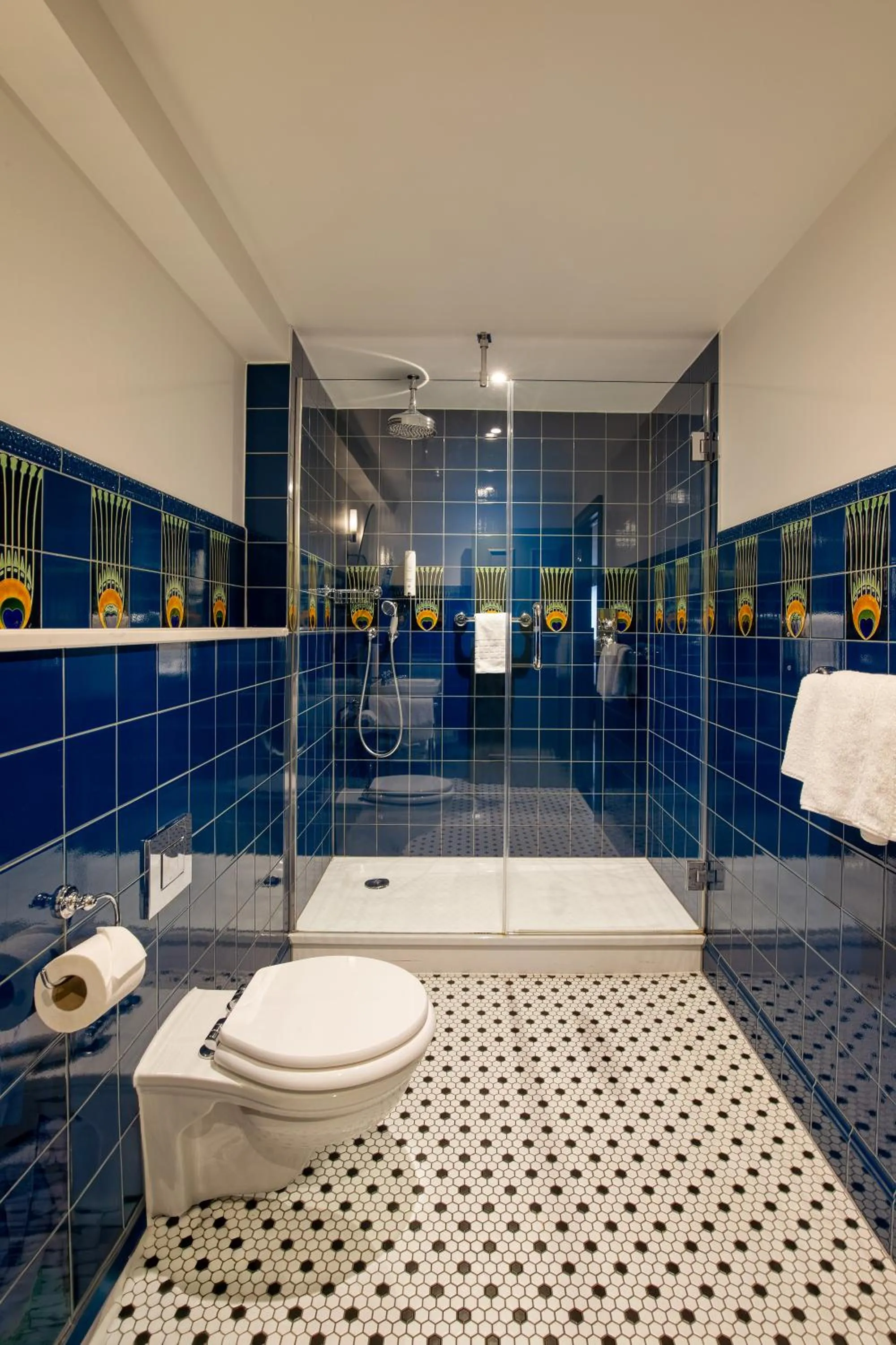 Shower in Elmbank York, Tapestry Collection by Hilton