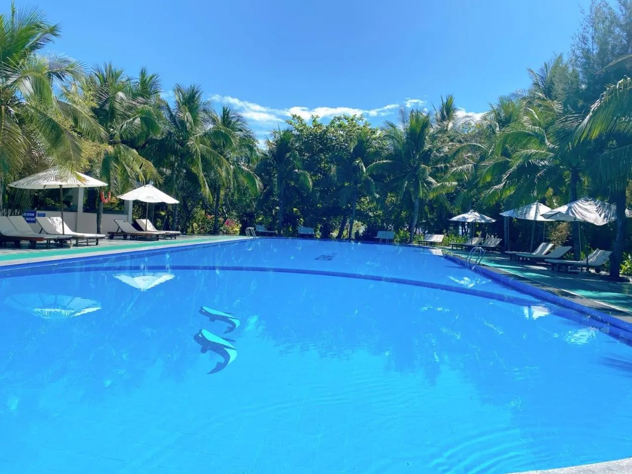 Swimming pool in GM Doc Let Beach Resort & Spa