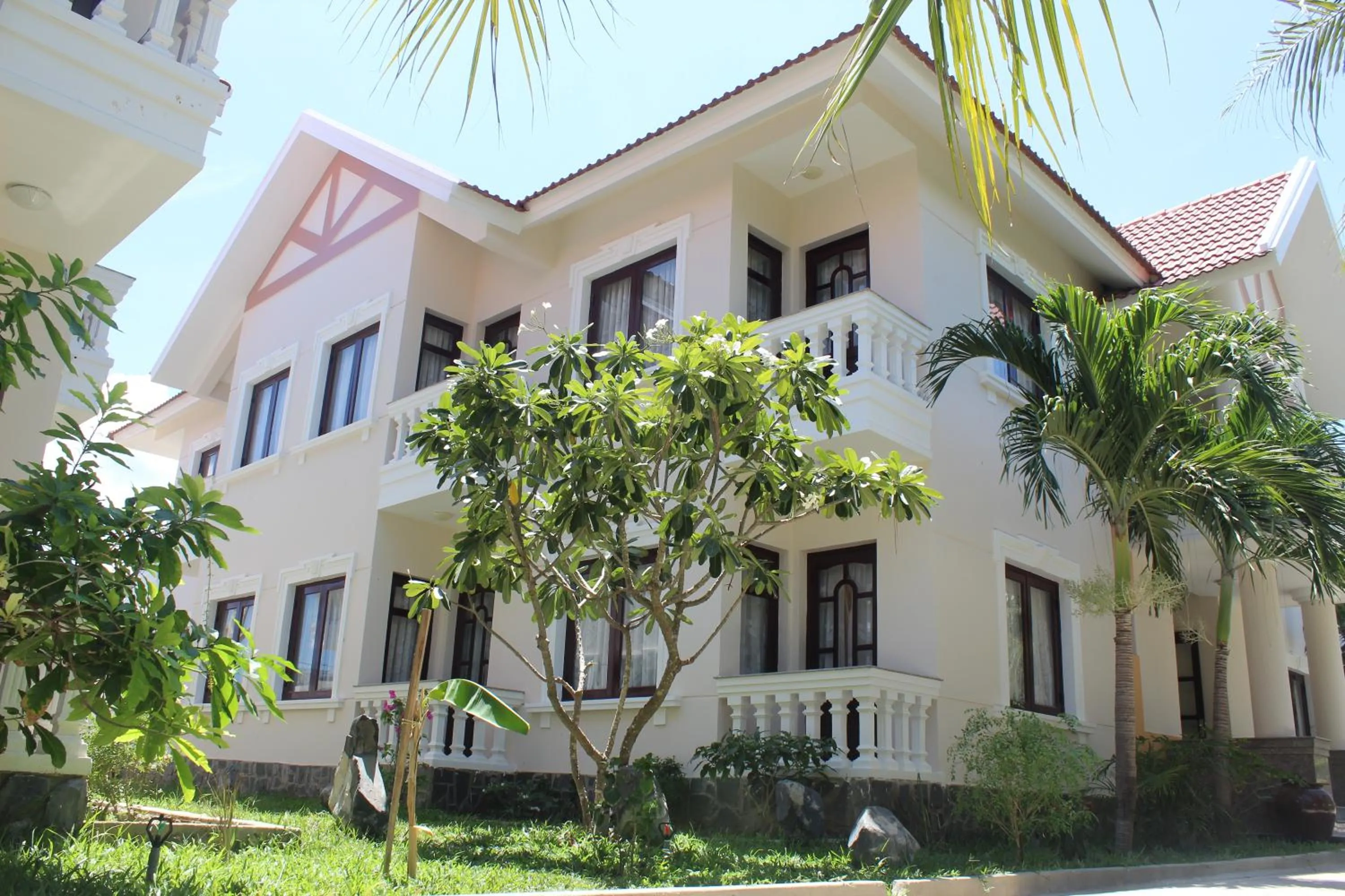 Facade/entrance in GM Doc Let Beach Resort & Spa