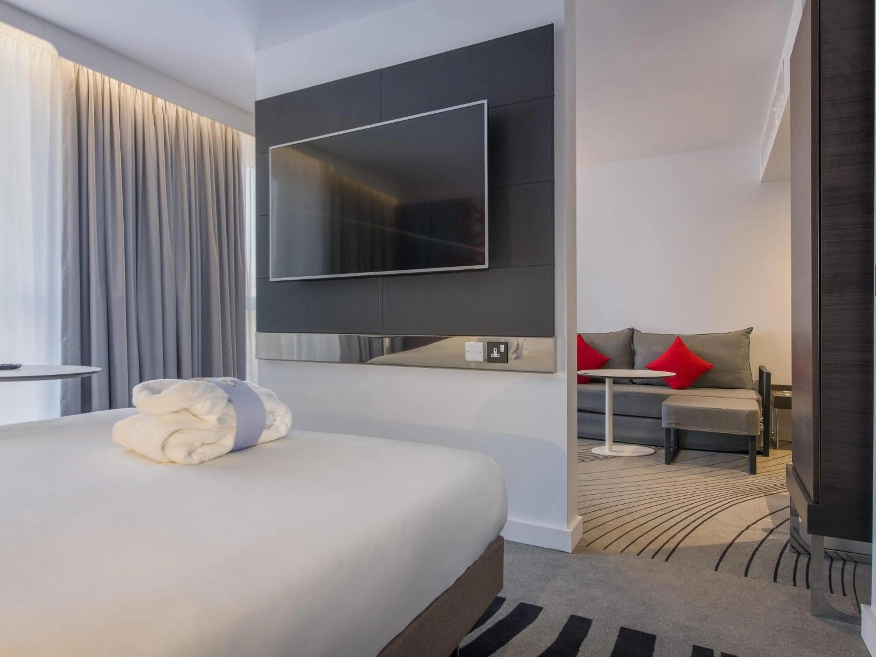 Bedroom, Bed in Novotel York Centre