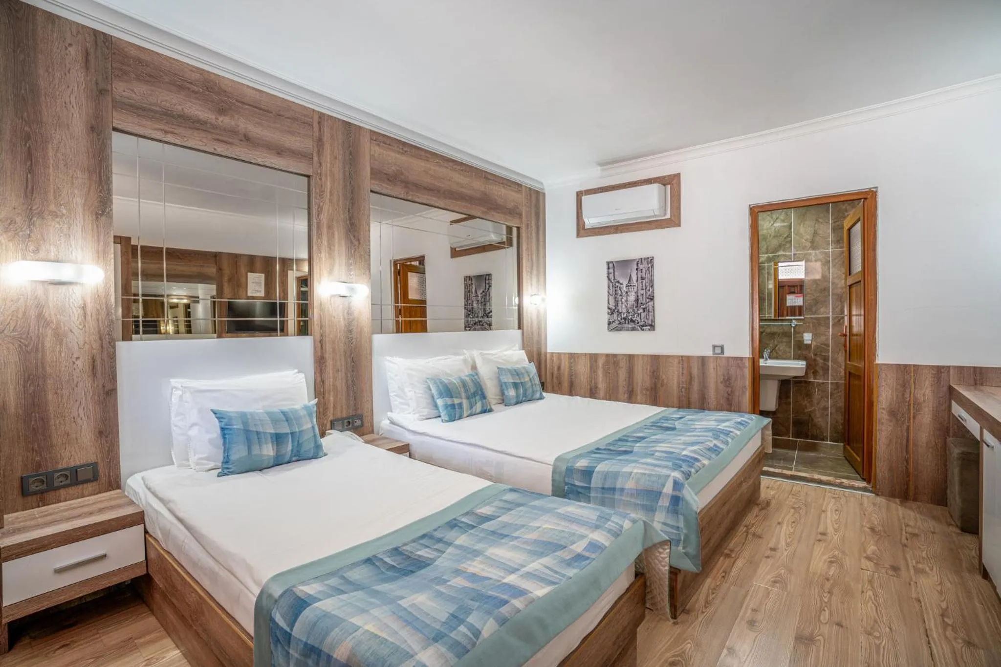 Bedroom, Bed in Oscar Boutique Hotel