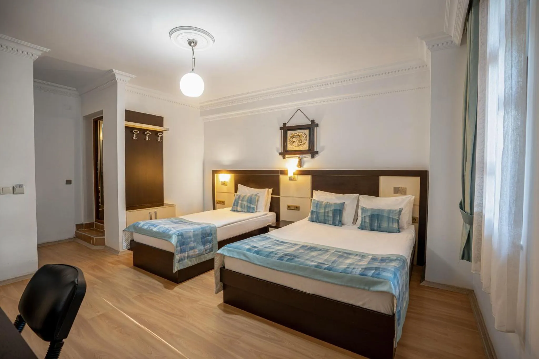 Photo of the whole room, Bed in oscar garden