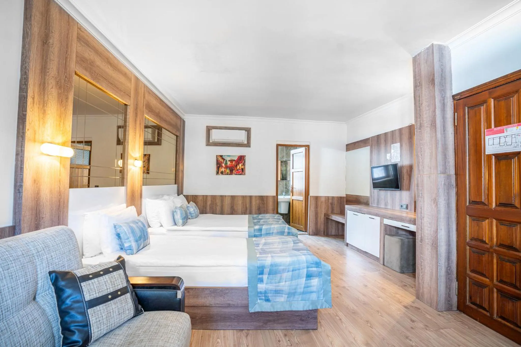 Photo of the whole room, Bed in oscar garden