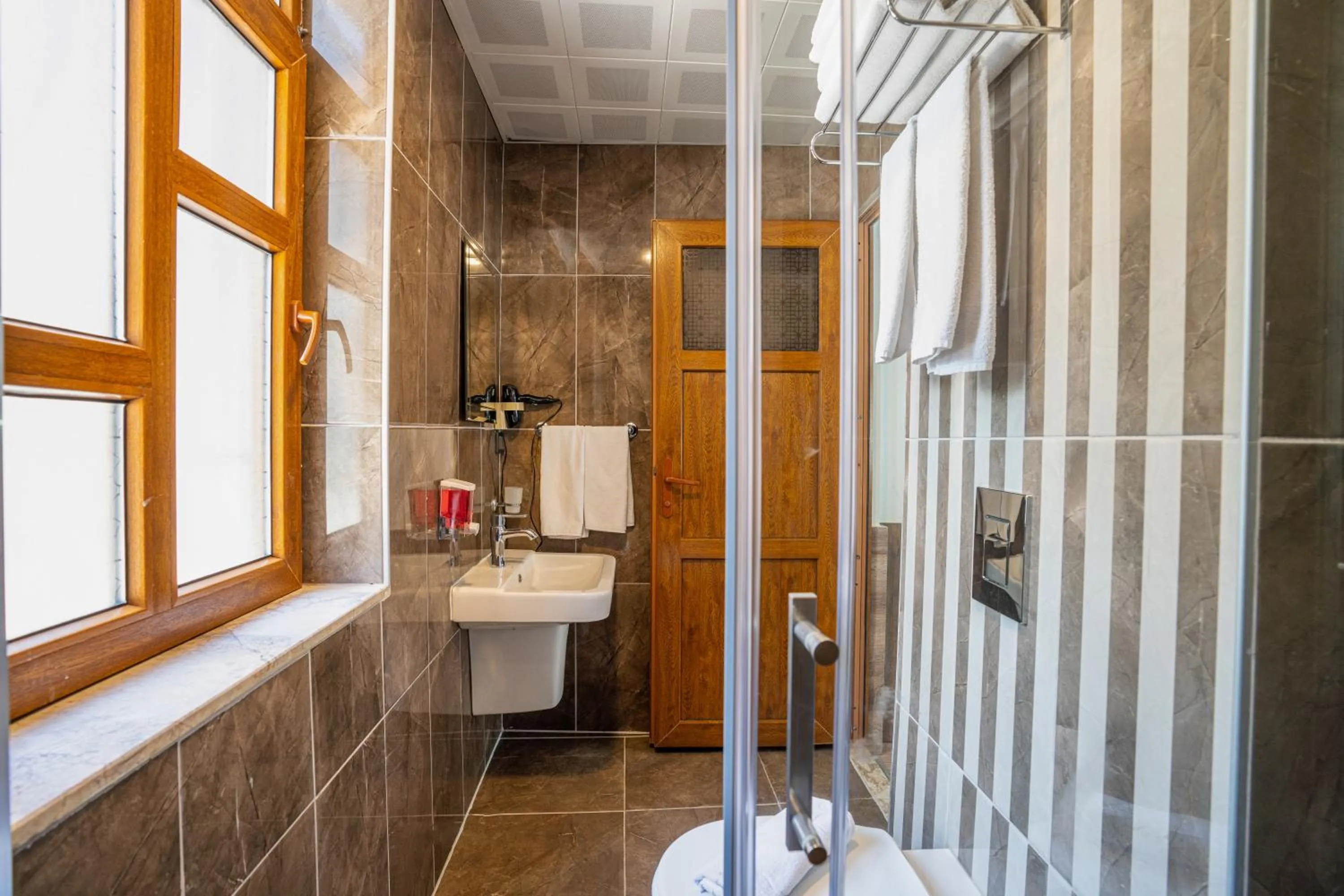 Bathroom in oscar garden