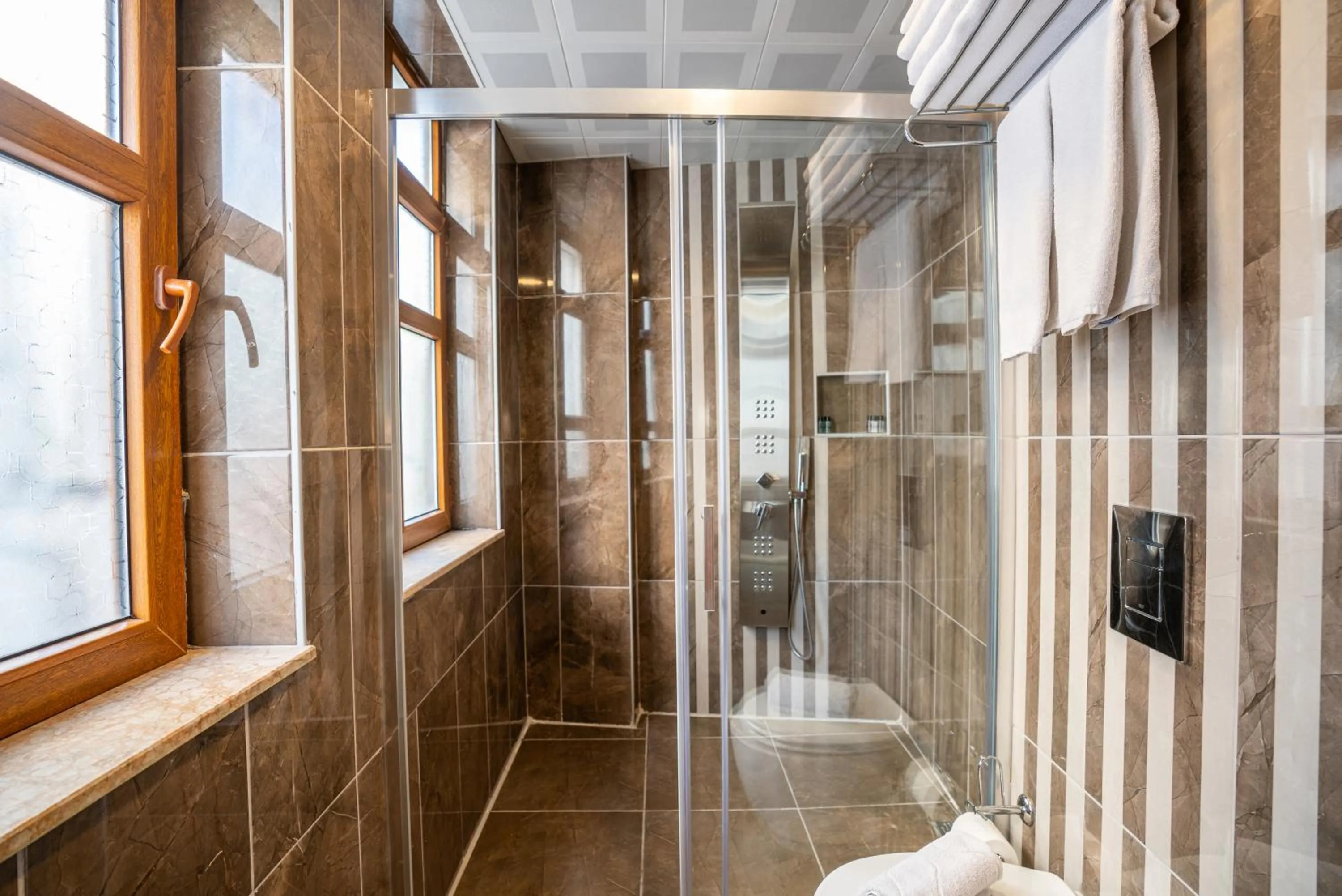 Bathroom in oscar garden