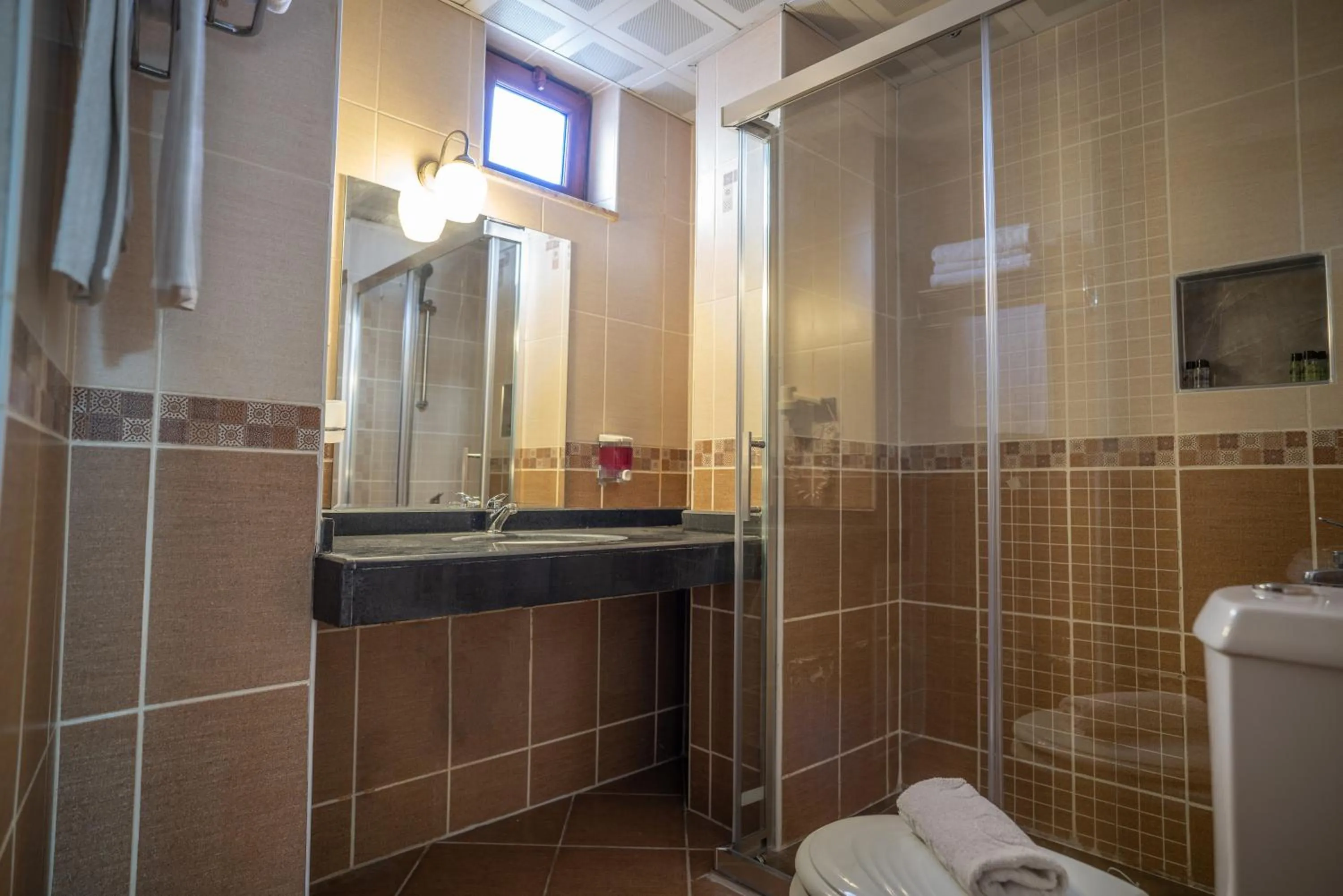 Bathroom in oscar garden