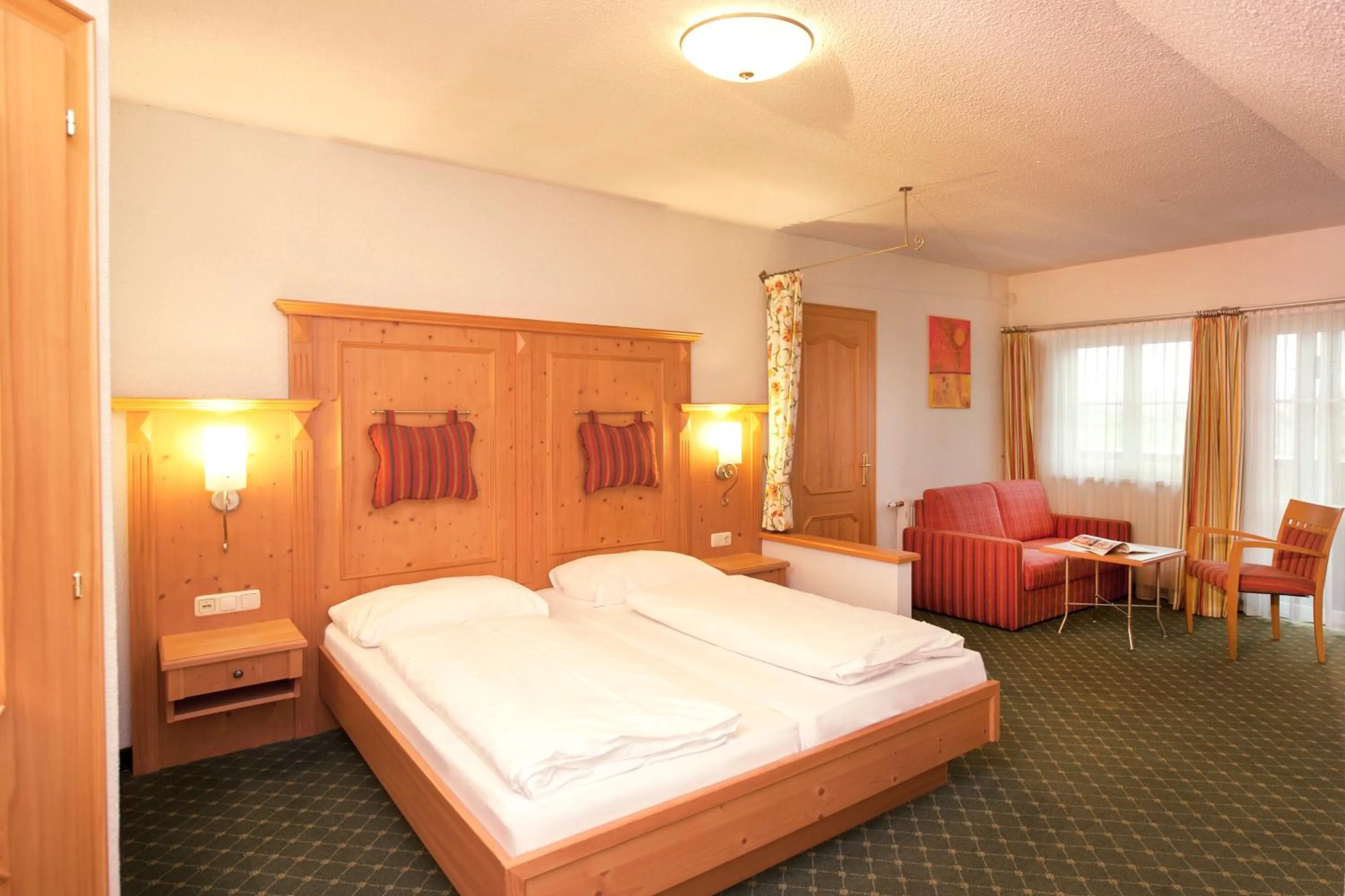 Photo of the whole room, Bed in Hotel-Gasthof Beim Böckhiasl