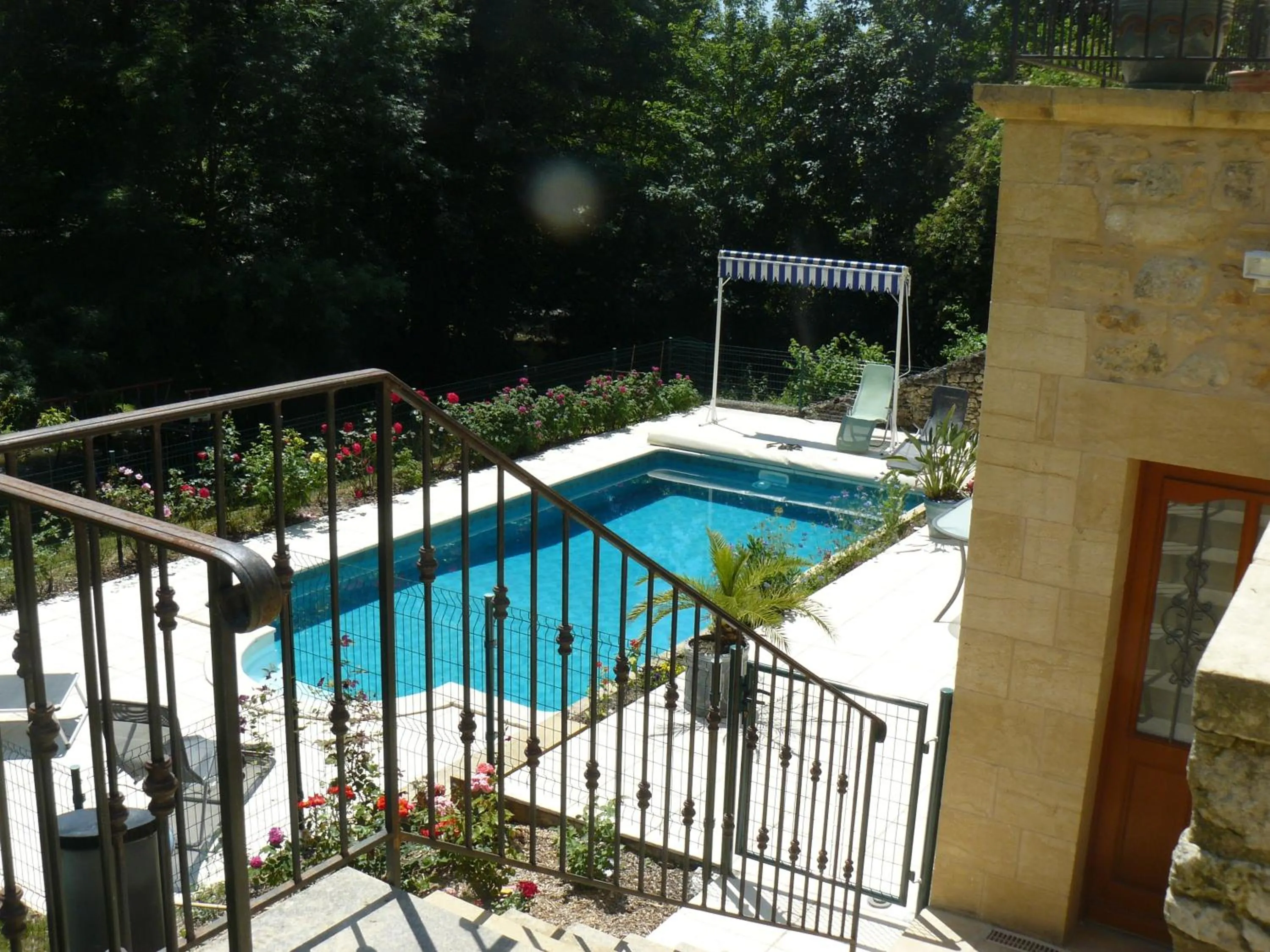 Swimming pool in Chambres d'Hôtes & Gites Pouget