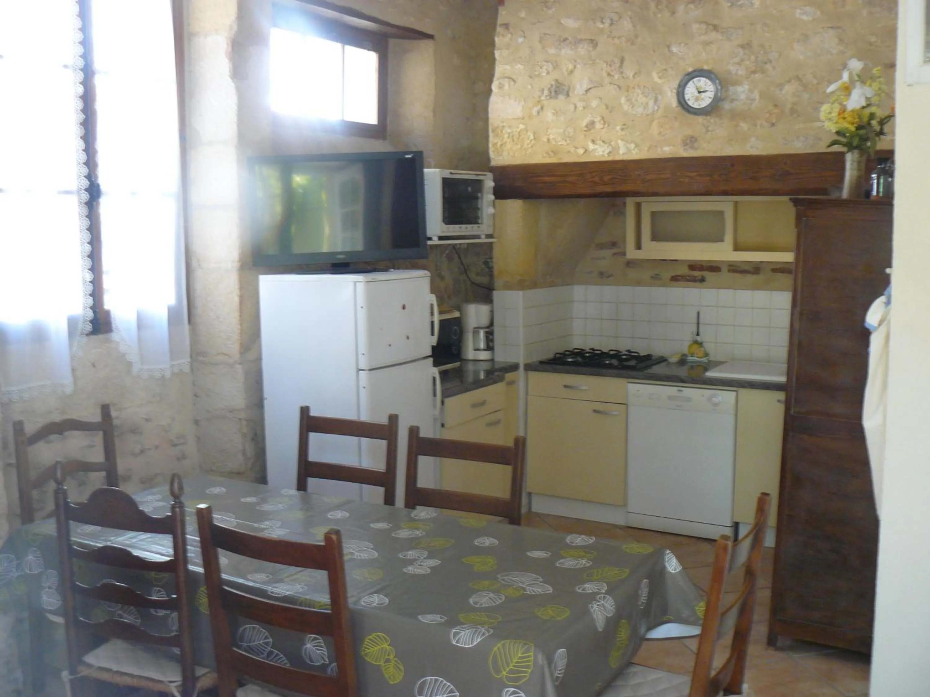 Kitchen or kitchenette in Chambres d'Hôtes & Gites Pouget