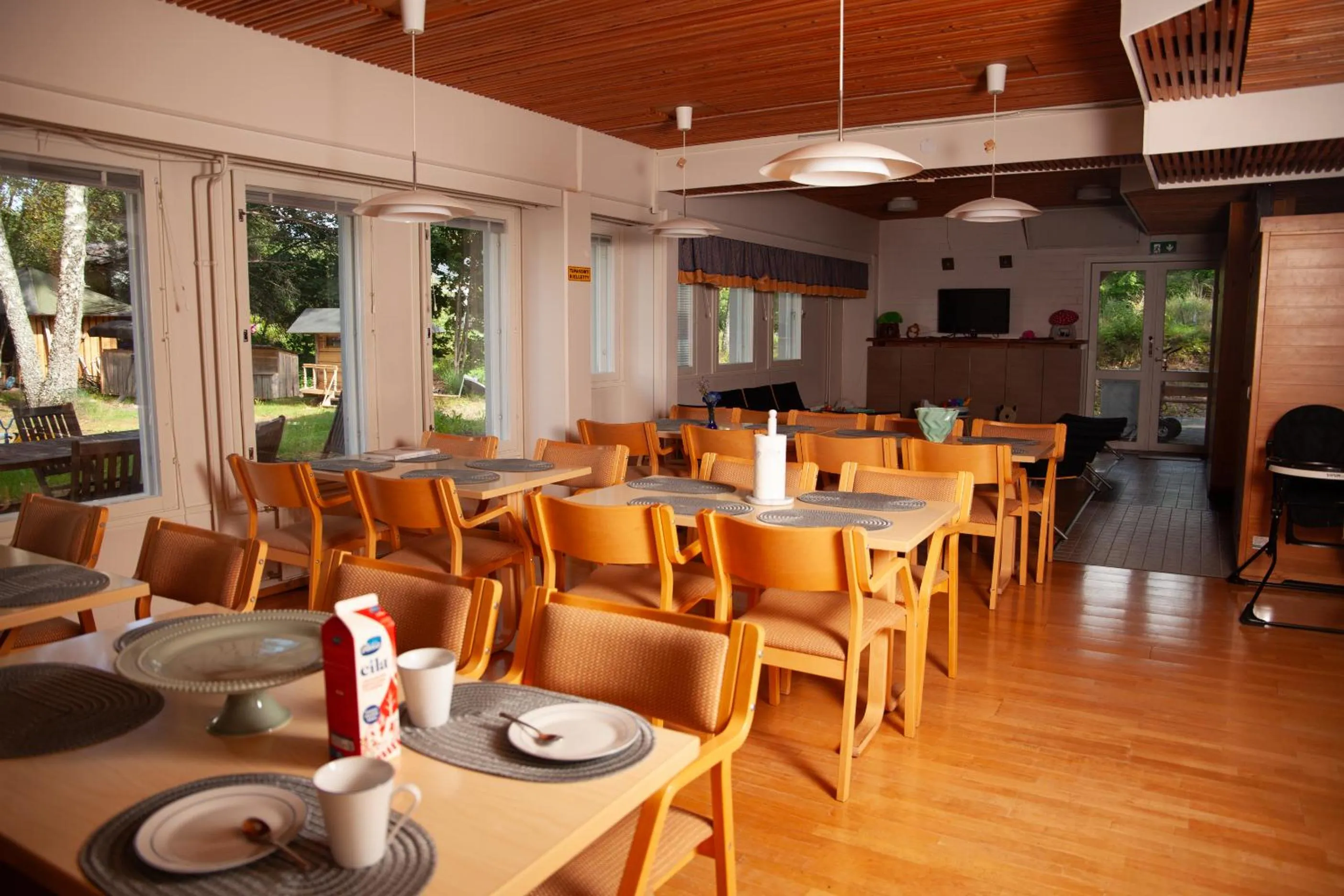 Restaurant/places to eat in Jaala Hotel Guesthouse