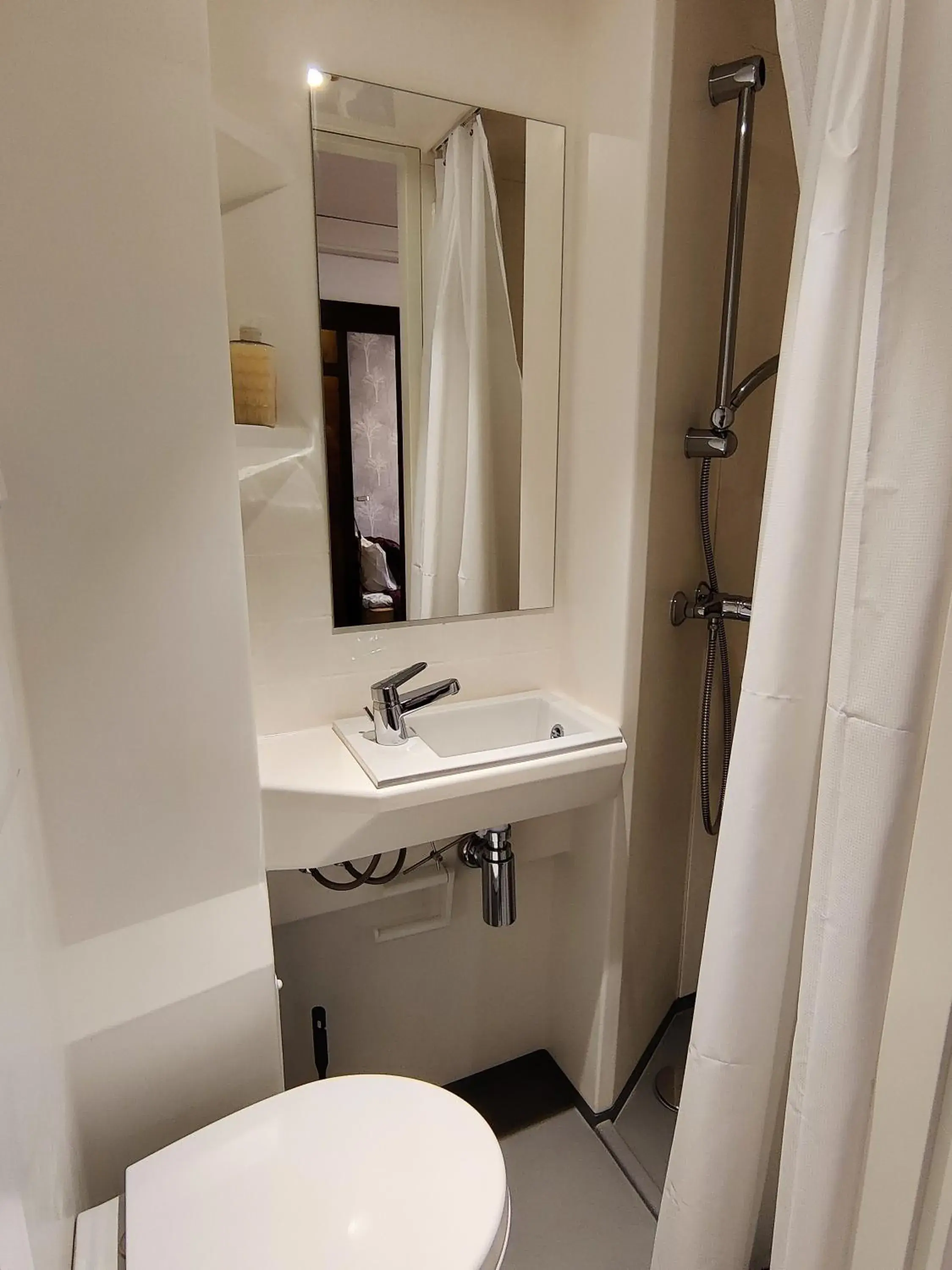 Double or Twin Room - single occupancy in Jaala Hotel Guesthouse Double or Twin Room - single occupancy in Jaala Hotel Guesthouse