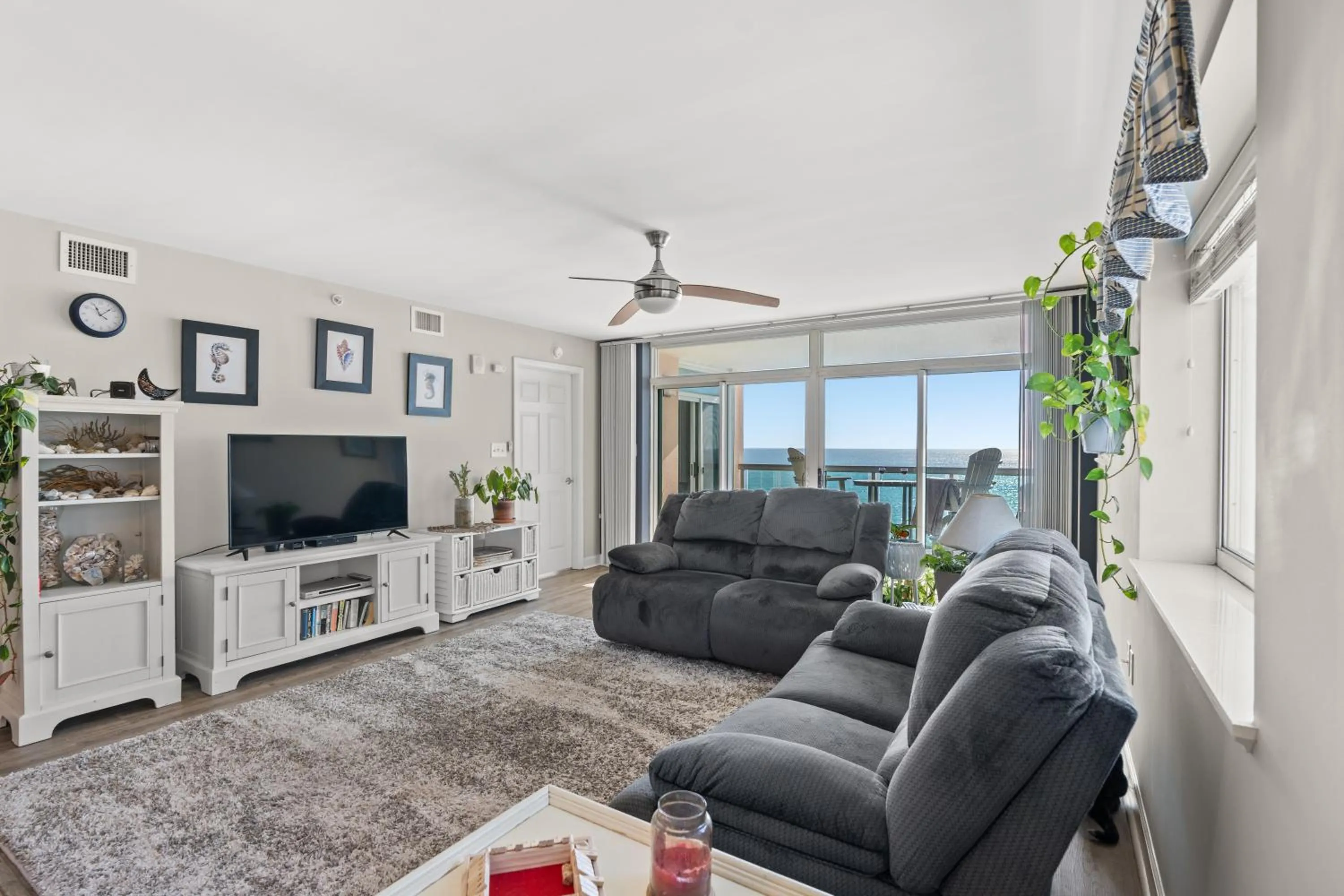 Communal lounge/ TV room in Crescent Beauty